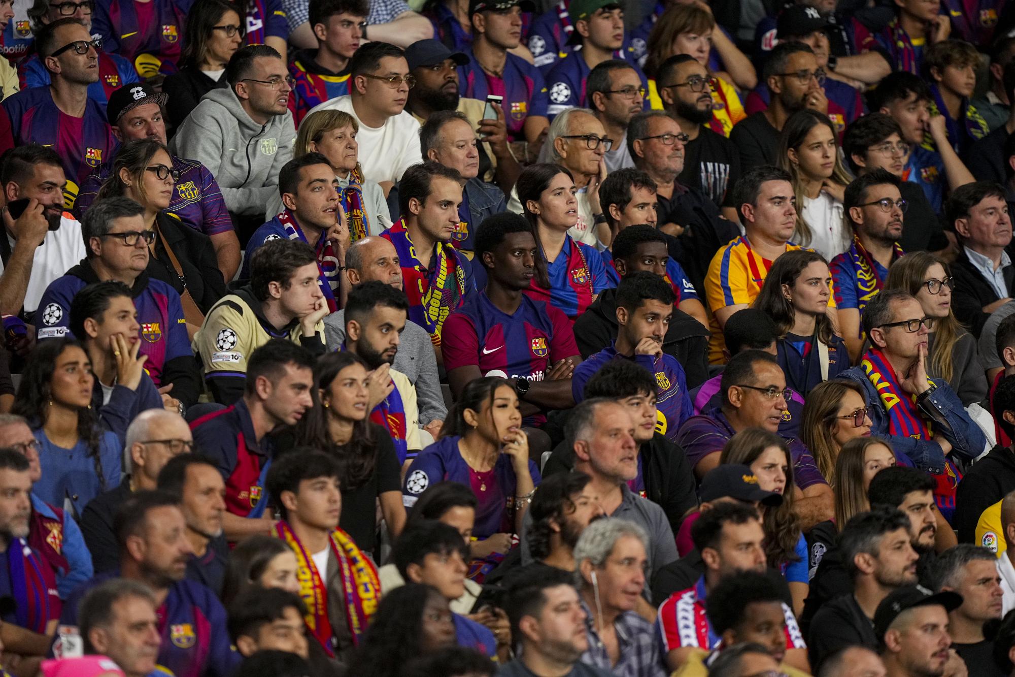 Quand la sono du FC Barcelone joue l'hymne de l'OM Jump - Van Halen avant la rencontre face au PSG