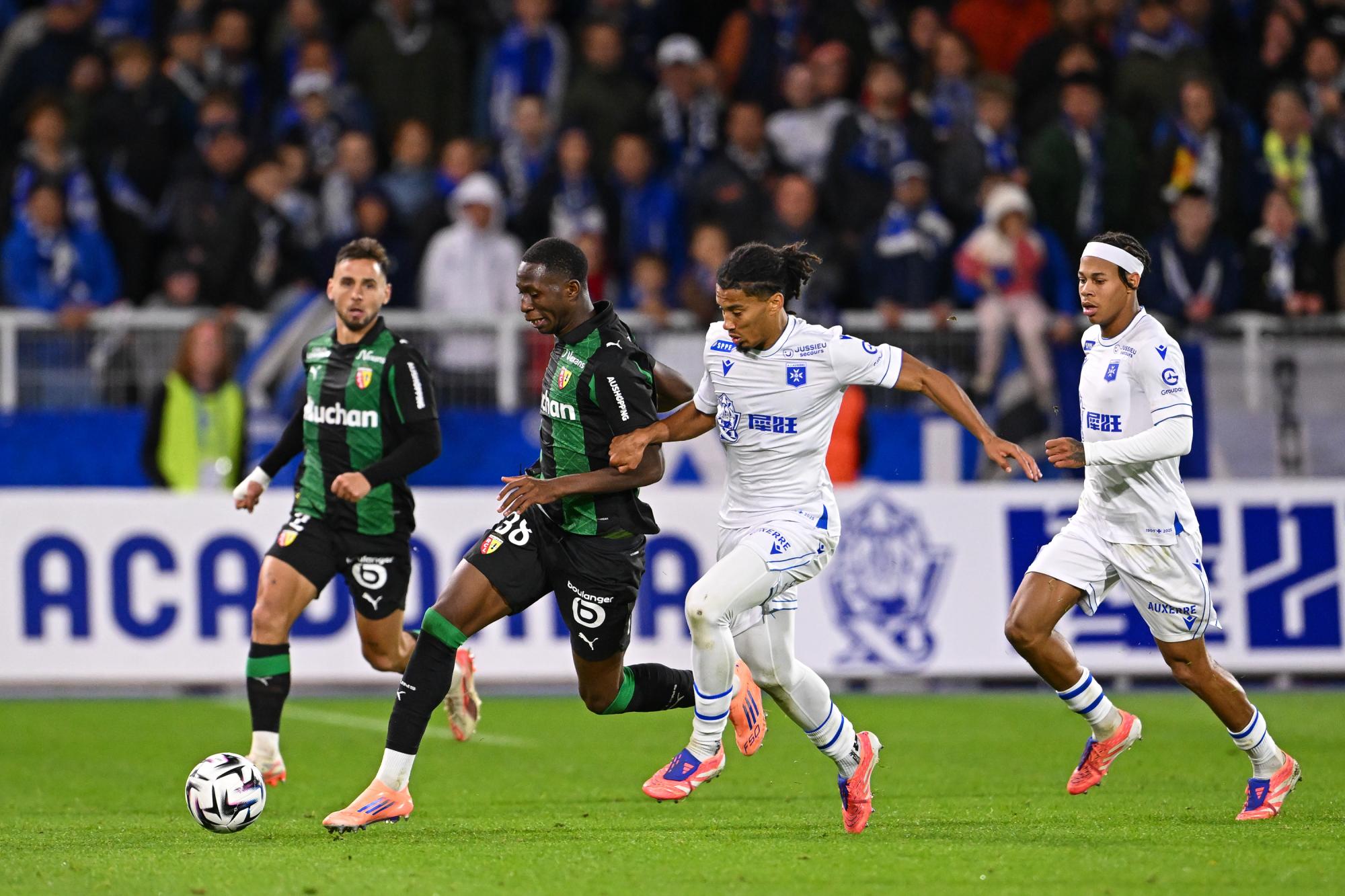 Ligue 1 : Une tête au bout de l'effort et Lens s'impose à 10 à Auxerre