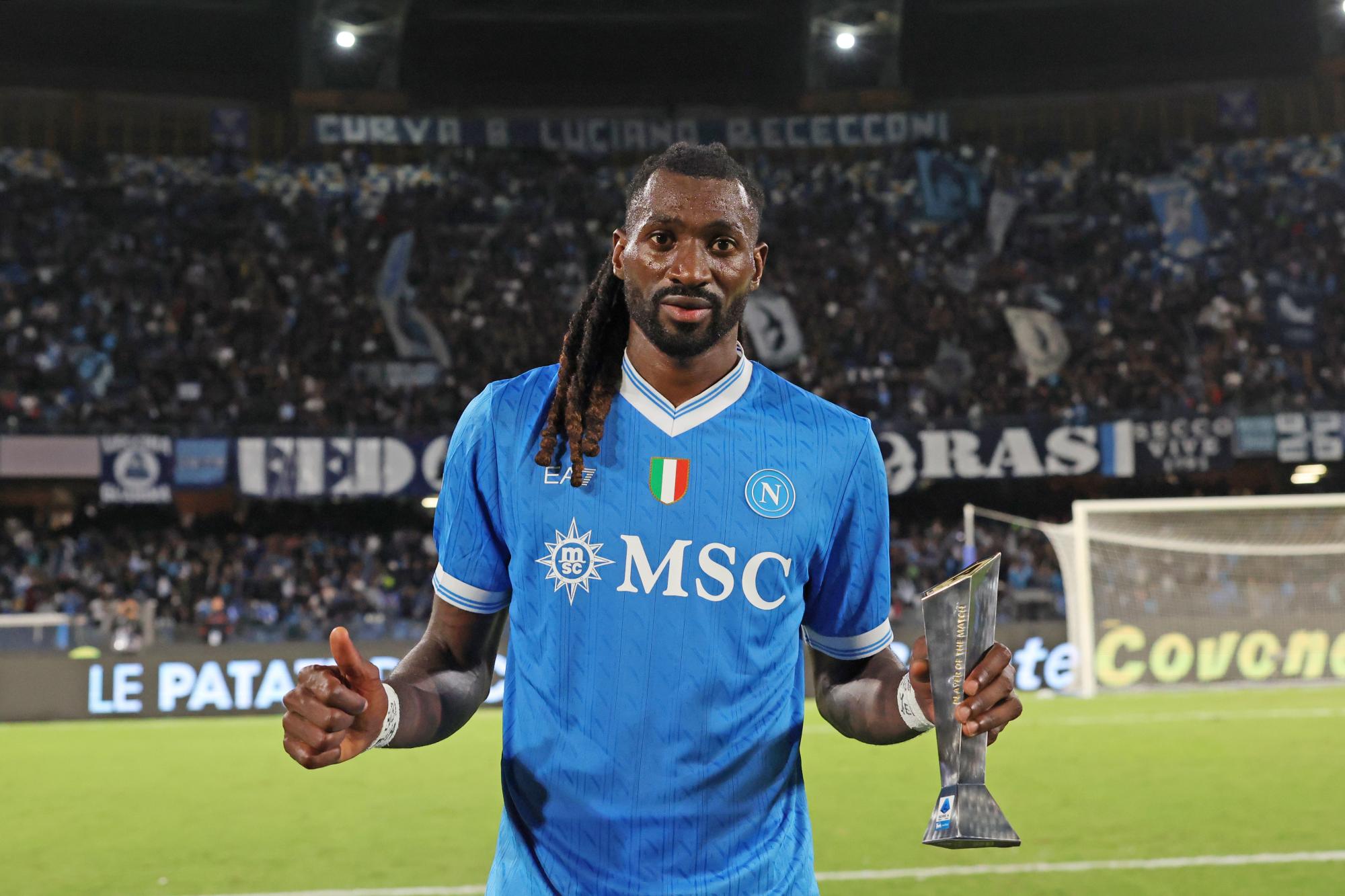 Le Napoli bat le Genoa et suit le rythme