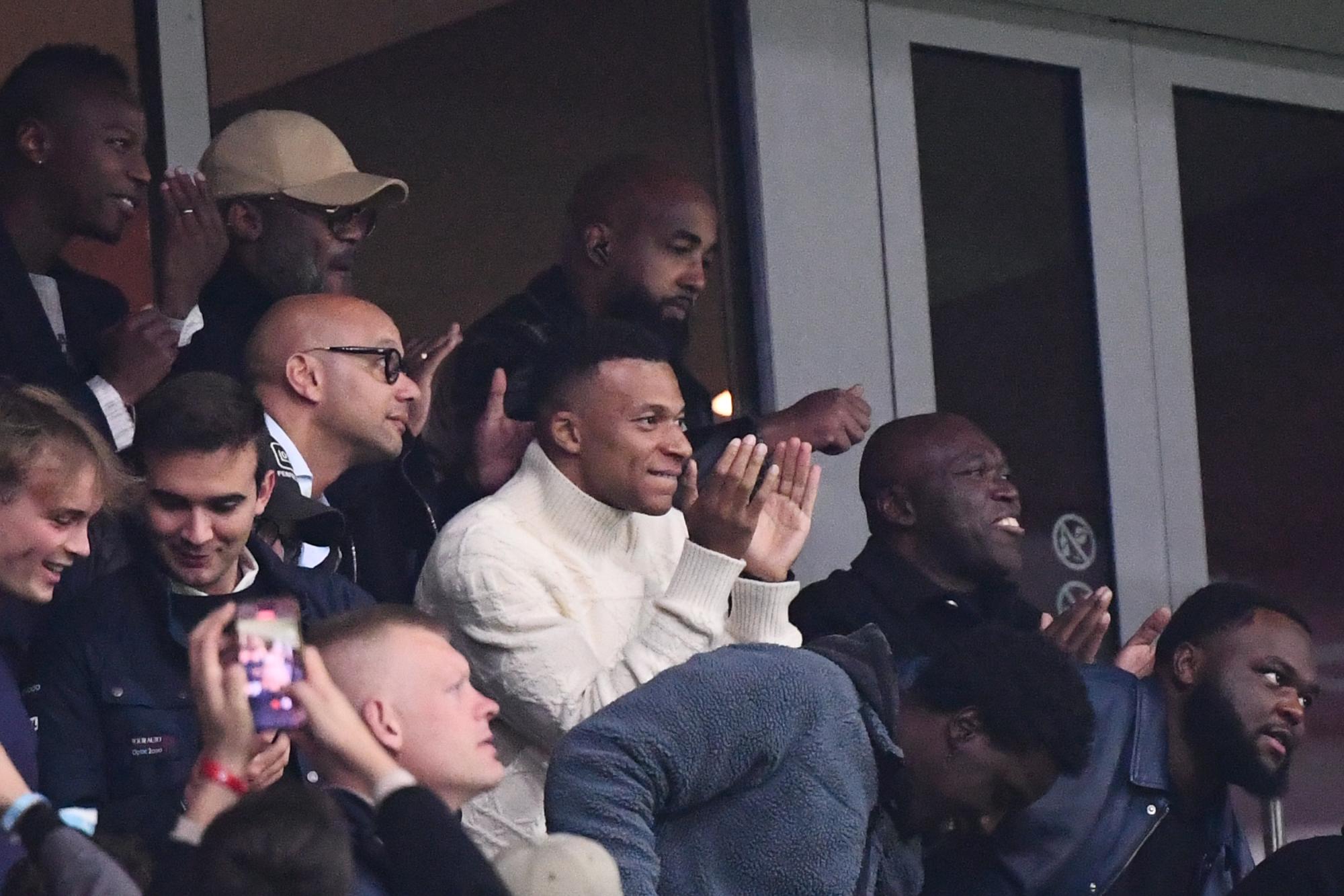 Equipe de France : Kylian Mbappé parle du record de Giroud et raconte son expérience de fan lors de Lille-PSG