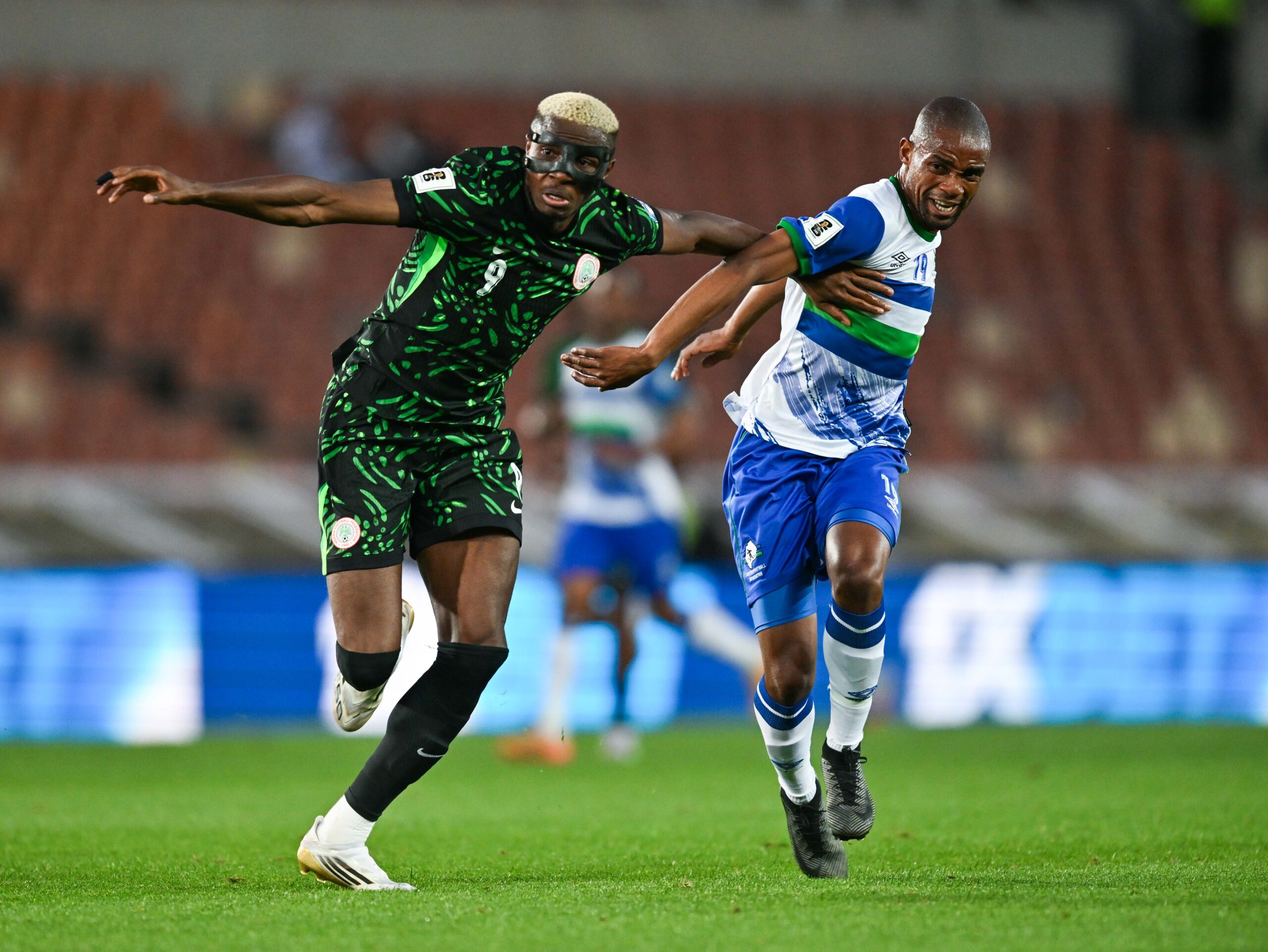 Pour les qualifications au Mondial 2026, le Nigeria peine au Lesotho mais se relance et menace le Bénin et l'Afrique du Sud, la Tunisie cartonne