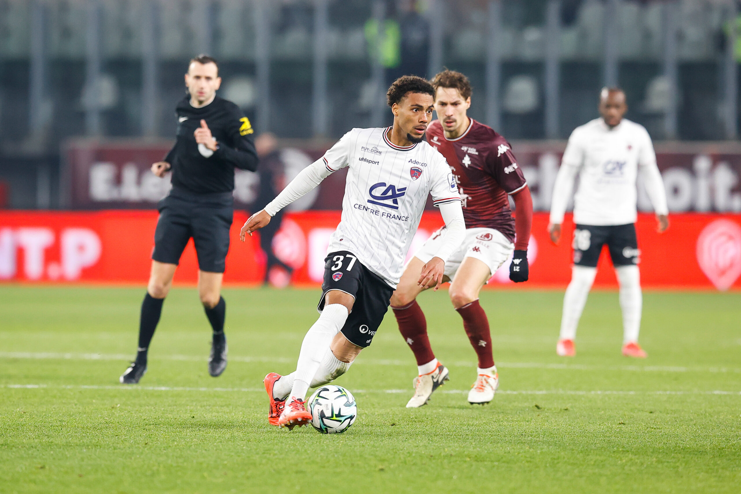 Les Girondins de Bordeaux officialisent l'arrivée de l'ancien Clermontois Tidyane Diagouraga pour monter en National