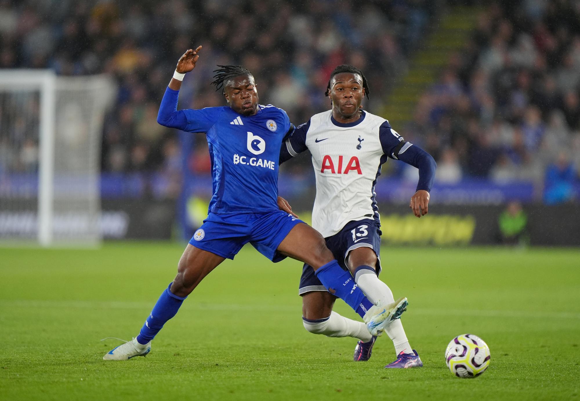 Un joueur de Leicester marque l'un des buts de l'année