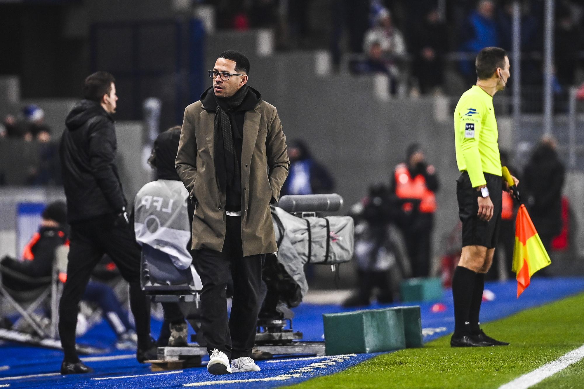 Liam Rosenior enguirlande ses joueurs avant les fêtes