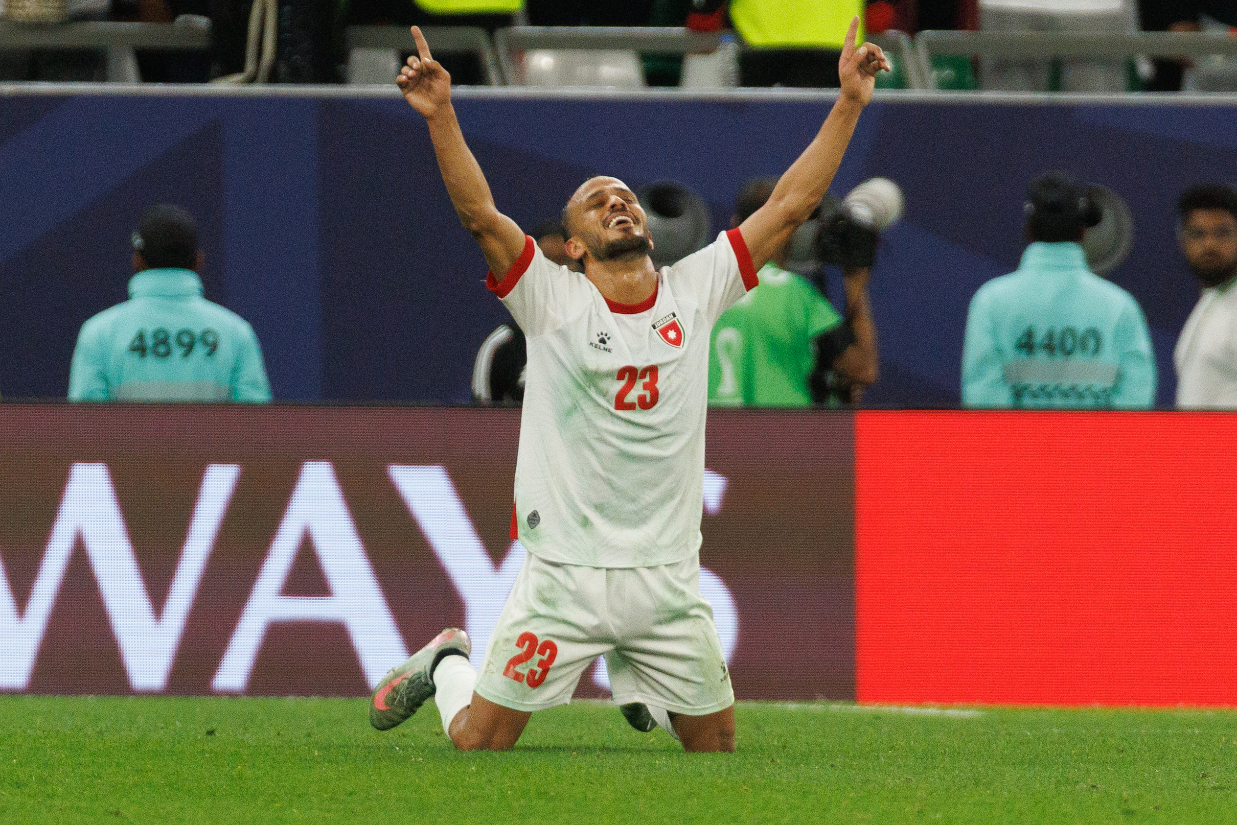 Coupe arabe de la FIFA : vainqueur de l'Arabie saoudite en demi-finales, la Jordanie rejoint le Maroc en finale