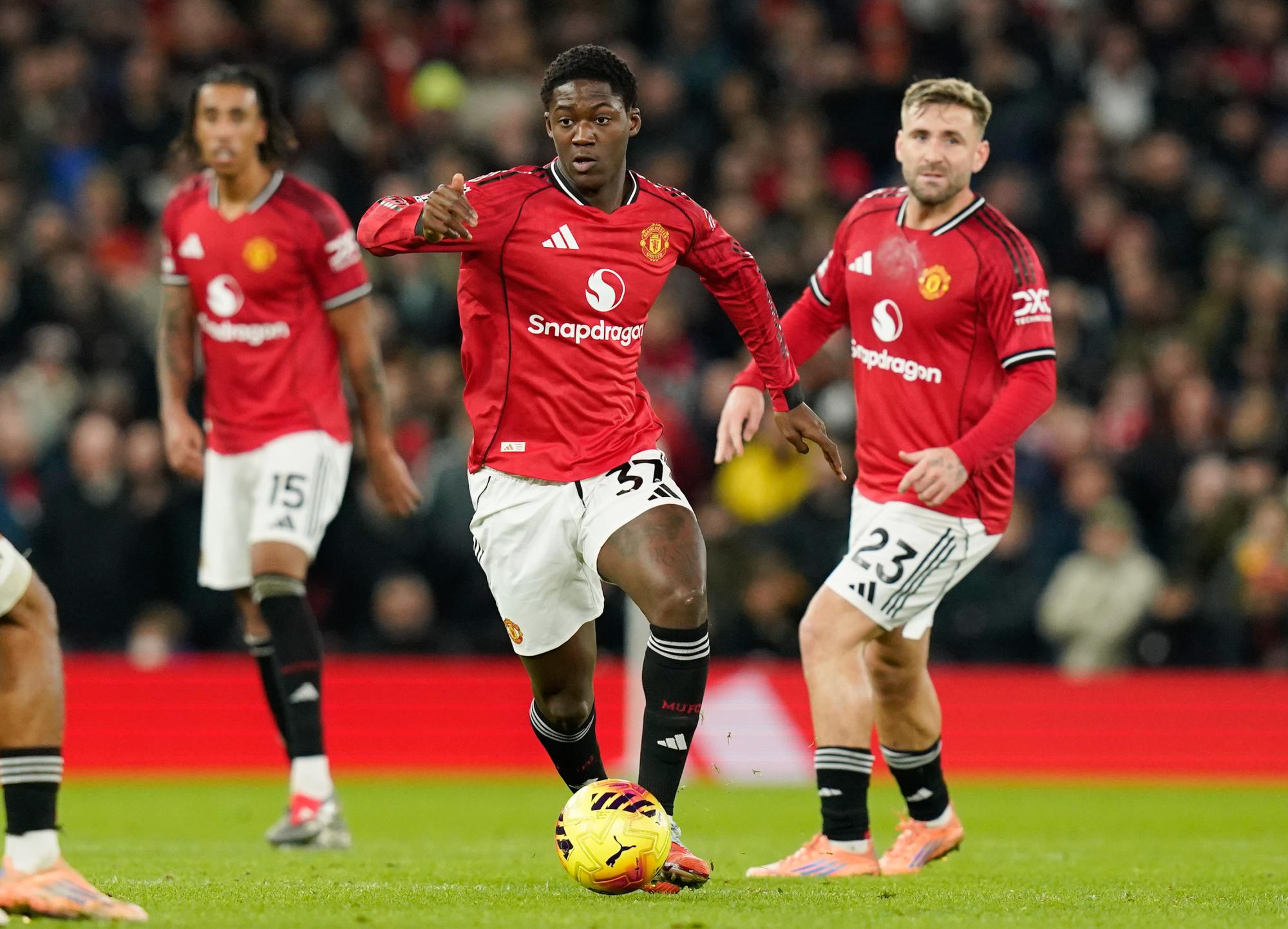 «/Free Kobbie Mainoo/» : le frère du joueur milite pour qu'il ait plus de temps de jeu