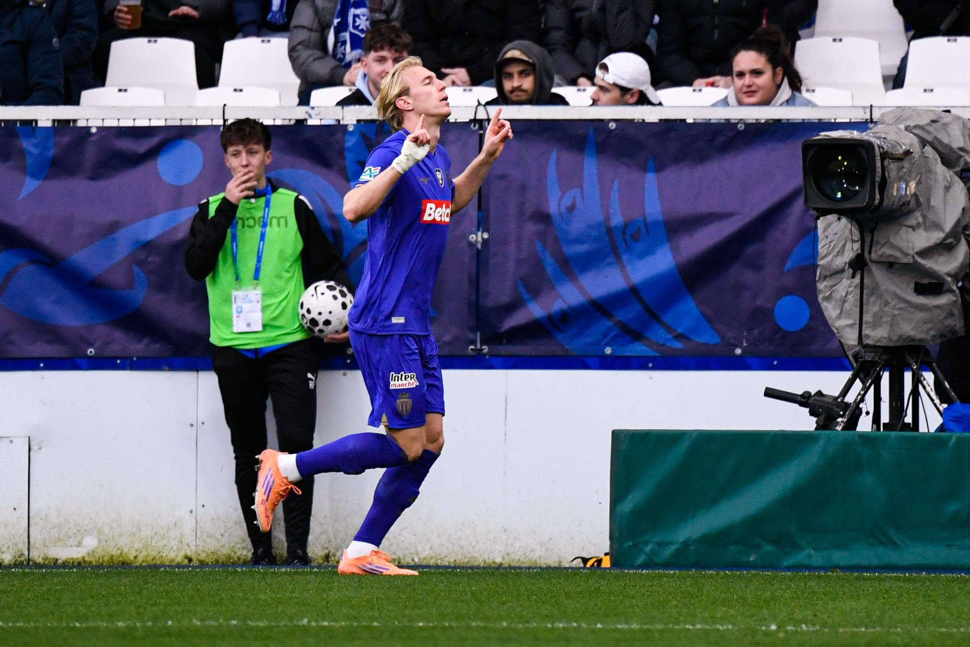 Coupe de France : Guidé par Mika Biereth, Monaco évite le piège à Auxerre