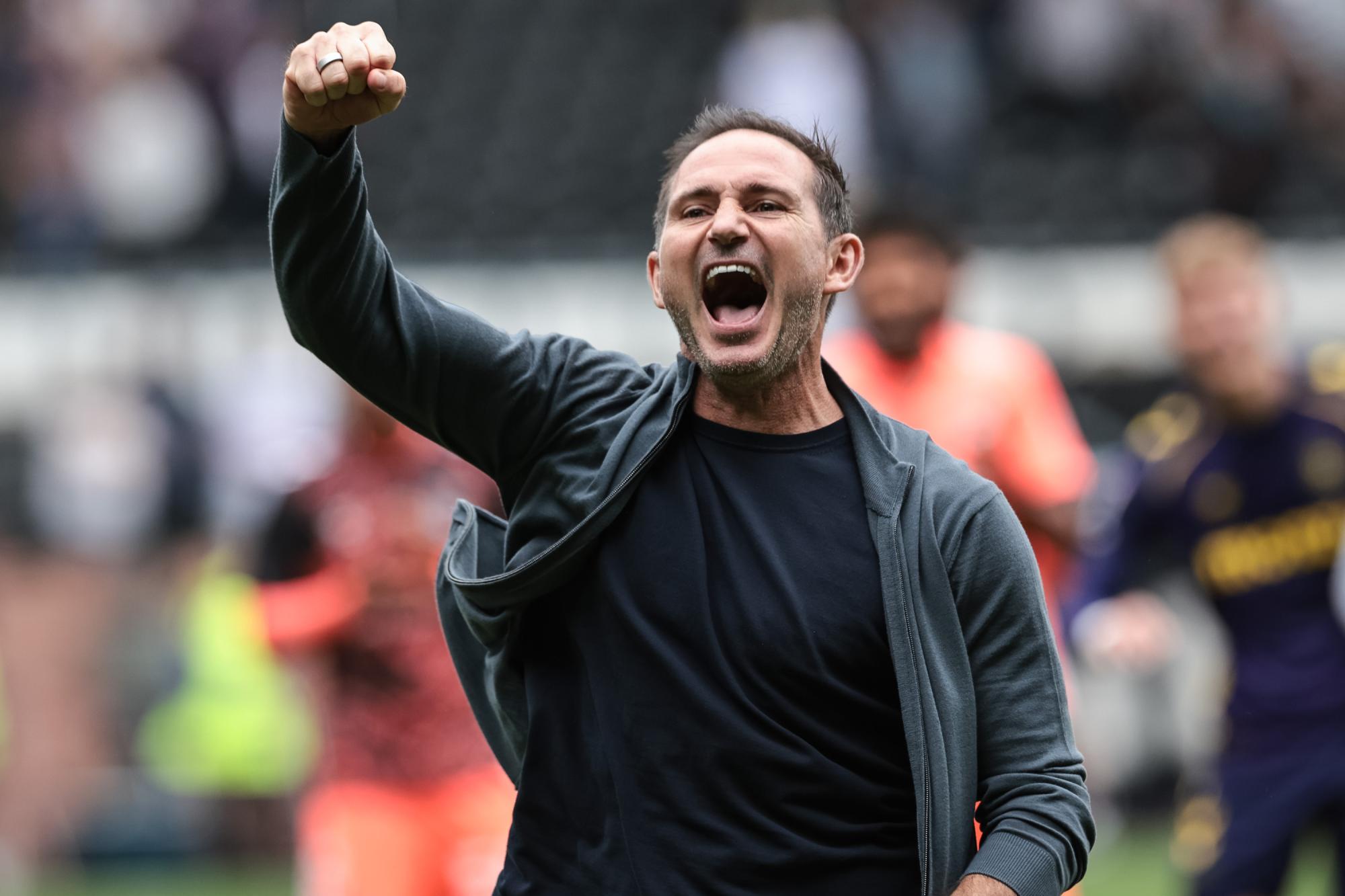Angleterre : Quand Frank Lampard (Coventry) se chauffe avec les supporters de Southampton