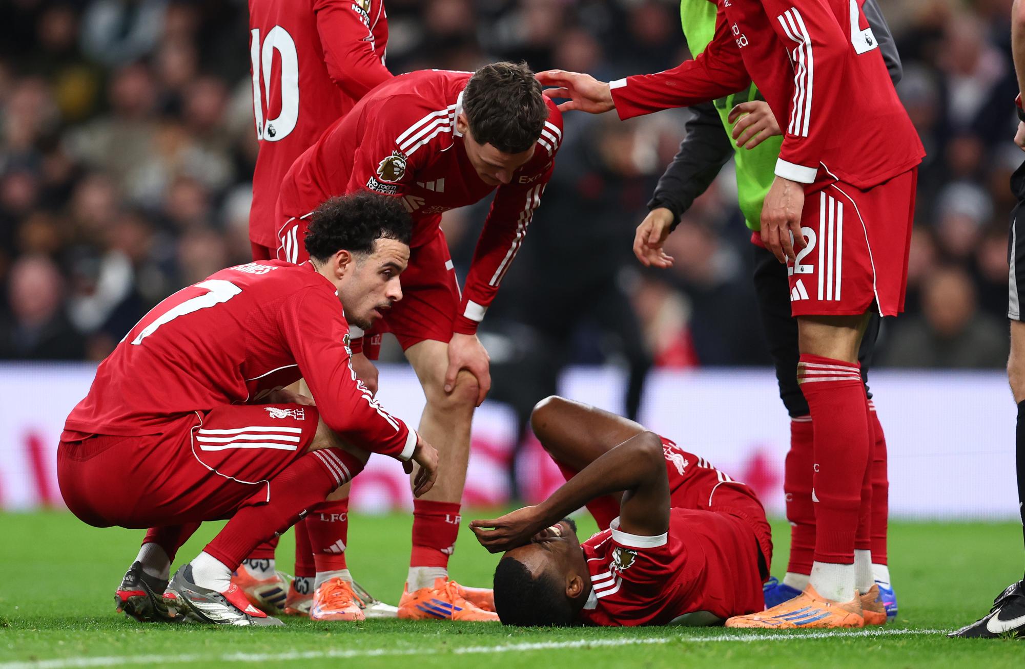 Liverpool craint le pire pour Alexander Isak, sorti blessé contre Tottenham