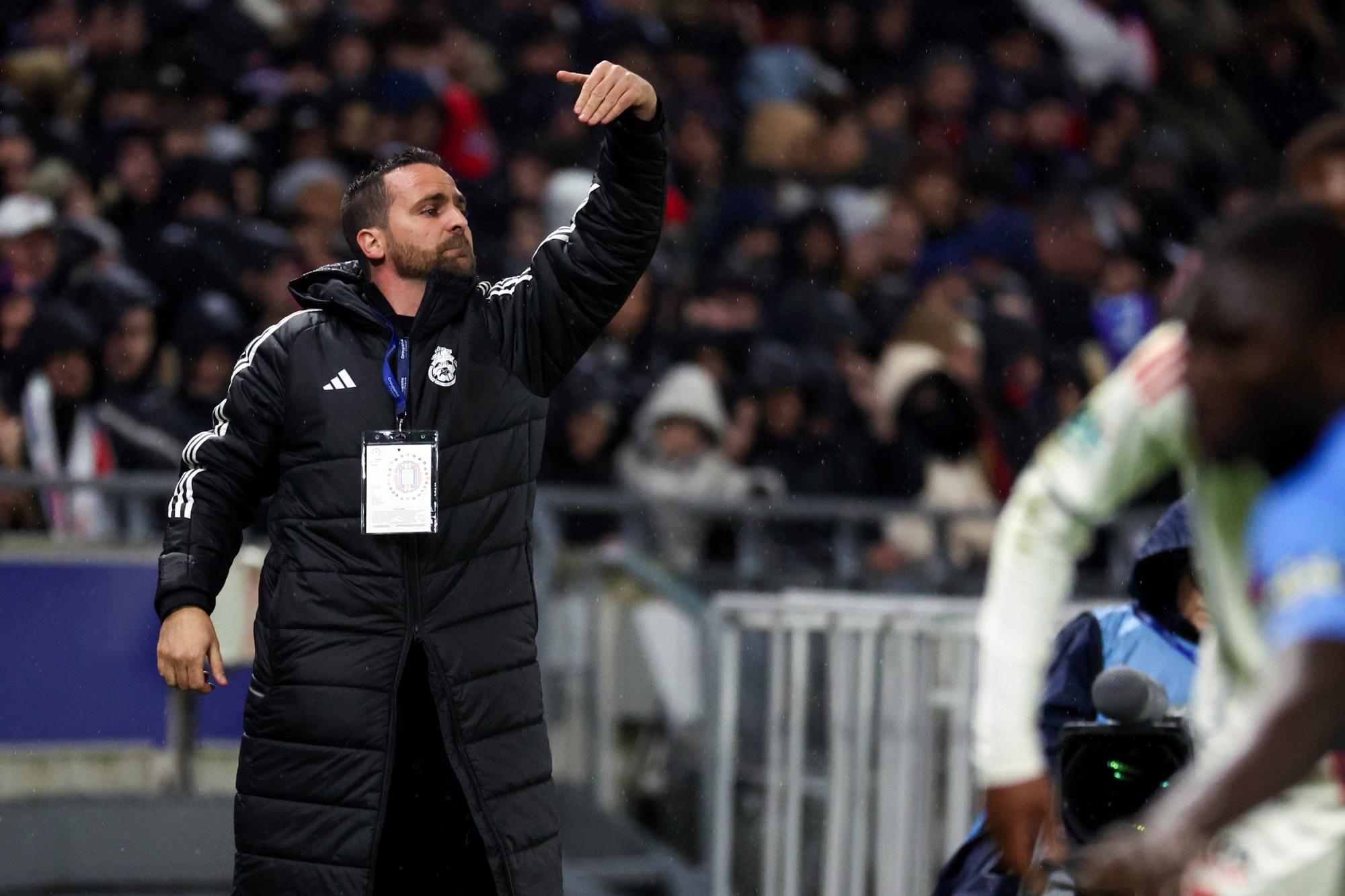 Clément Guillot (entraîneur Saint-Cyr) : « Quand on fait pleurer des adultes pour des matchs de football, ça dépasse tout ce que l'on peut imaginer »