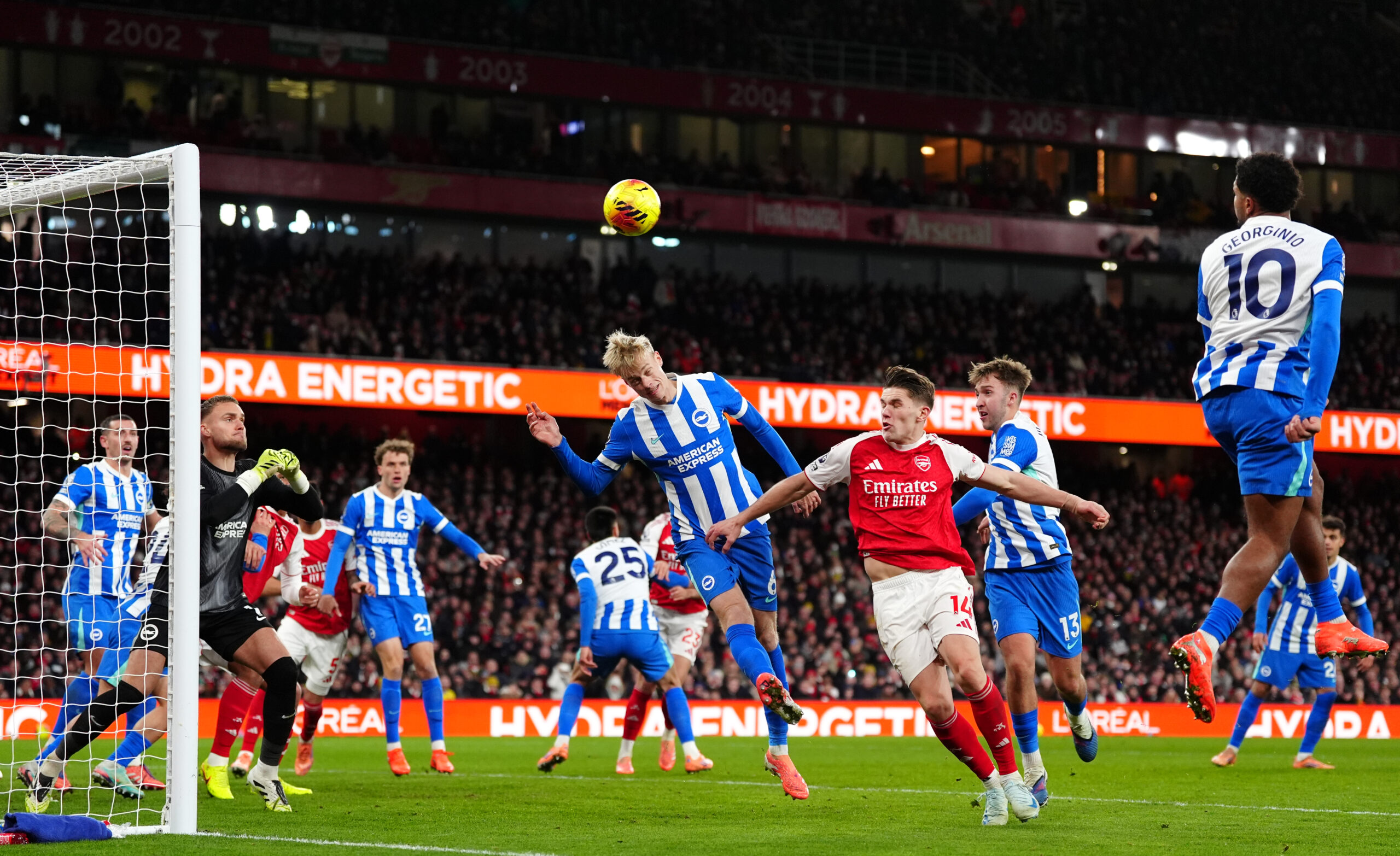 Premier League (Angleterre) : encore vainqueur face à Brighton ce samedi, Arsenal a inscrit quatre de ses six derniers buts via des contre son camp