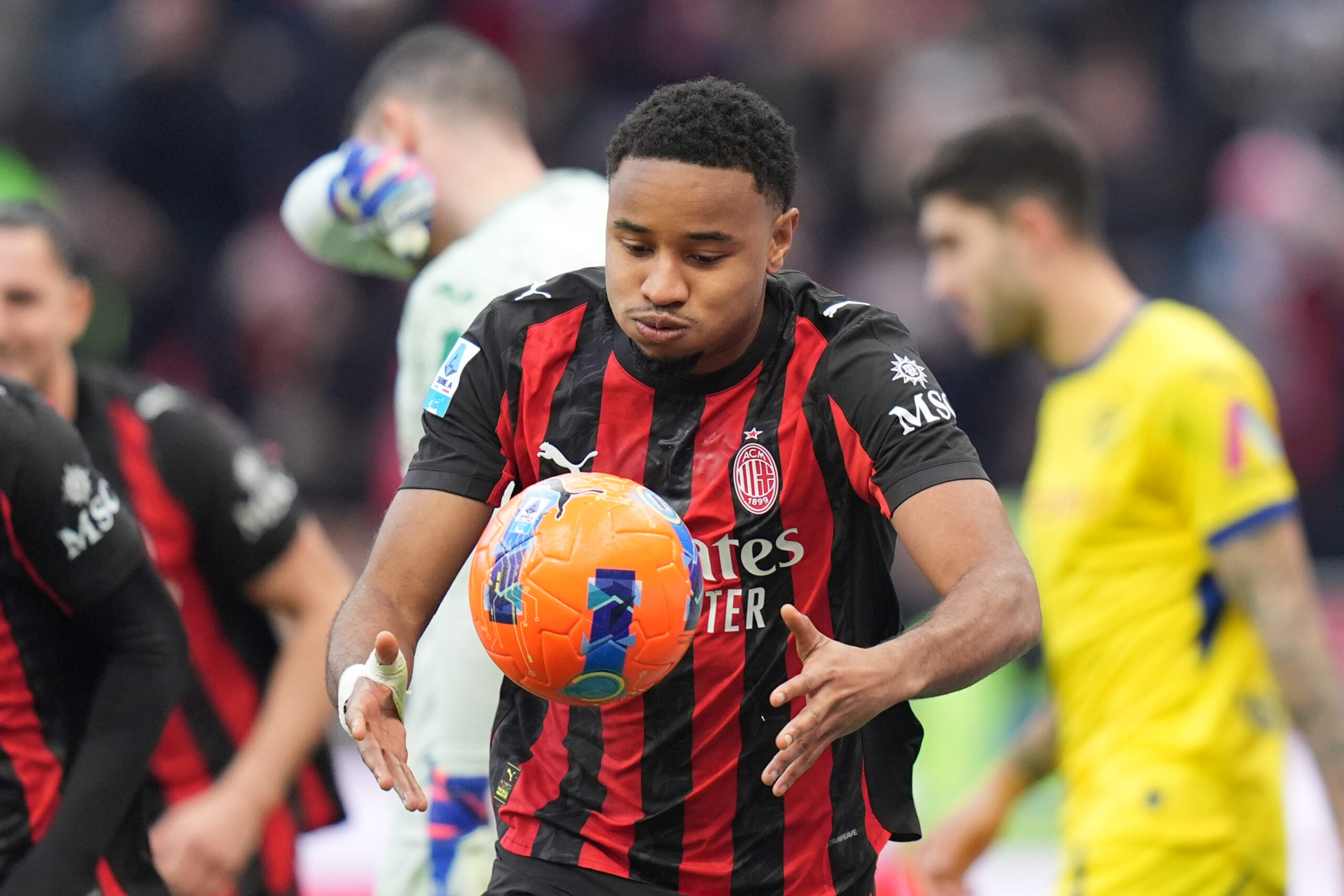 Italie - Serie A : L'AC Milan s'impose contre le Hellas Vérone avec un doublé de Christopher Nkunku
