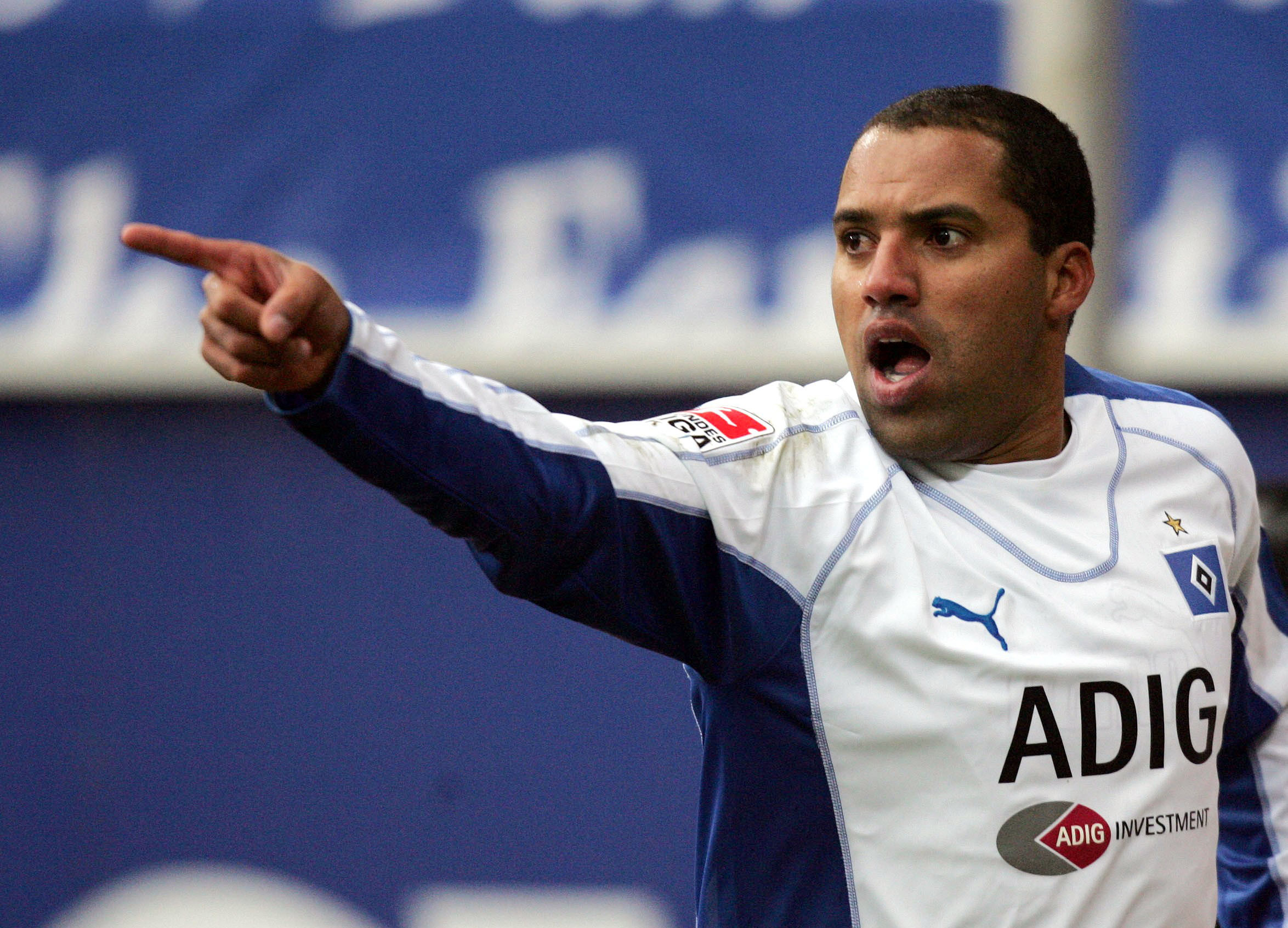 L'ancien attaquant Brésilien du Werder Breme Aílton rachète son trophée de meilleur buteur de Bundesliga