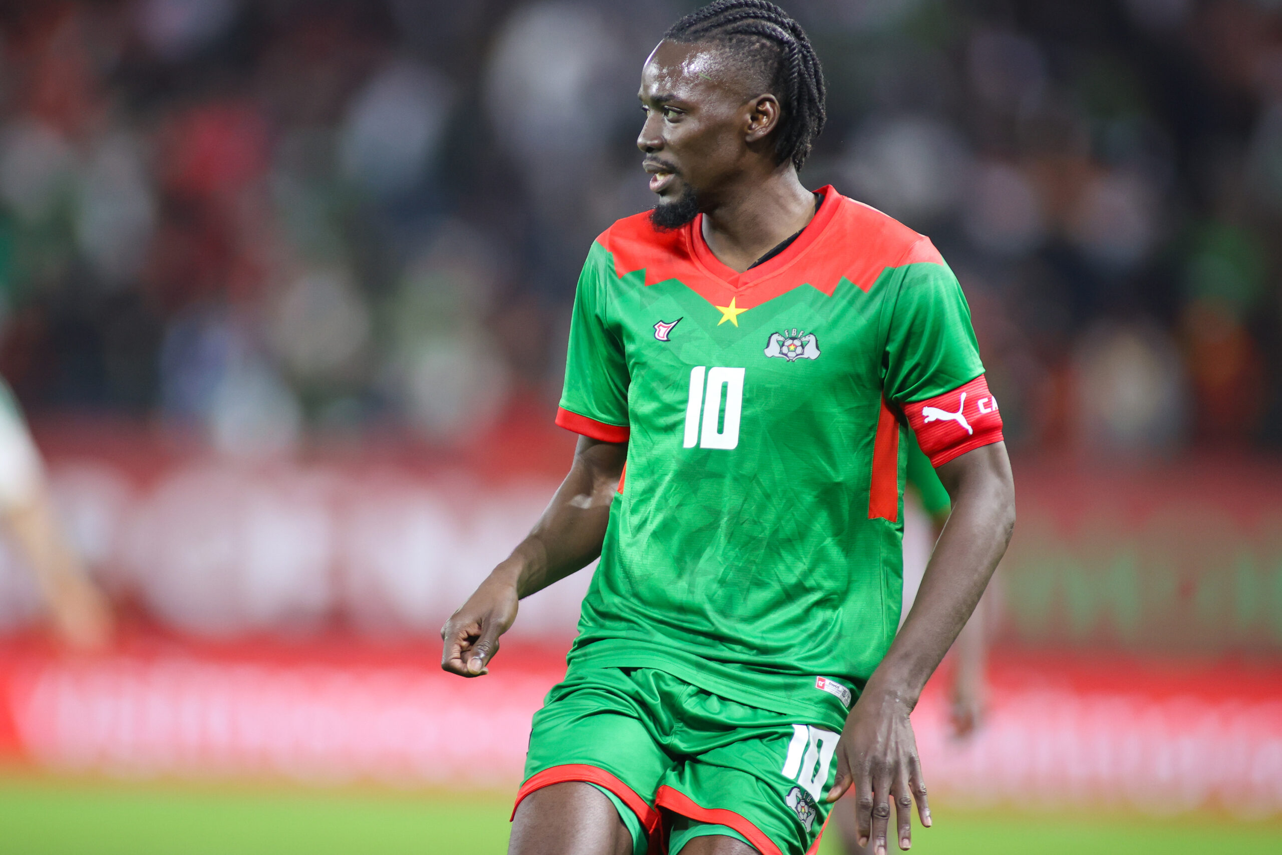 Bertrand Traoré le capitaine du Burkina Faso fustige les arbitres de la CAN après sa défaite contre l'Algérie