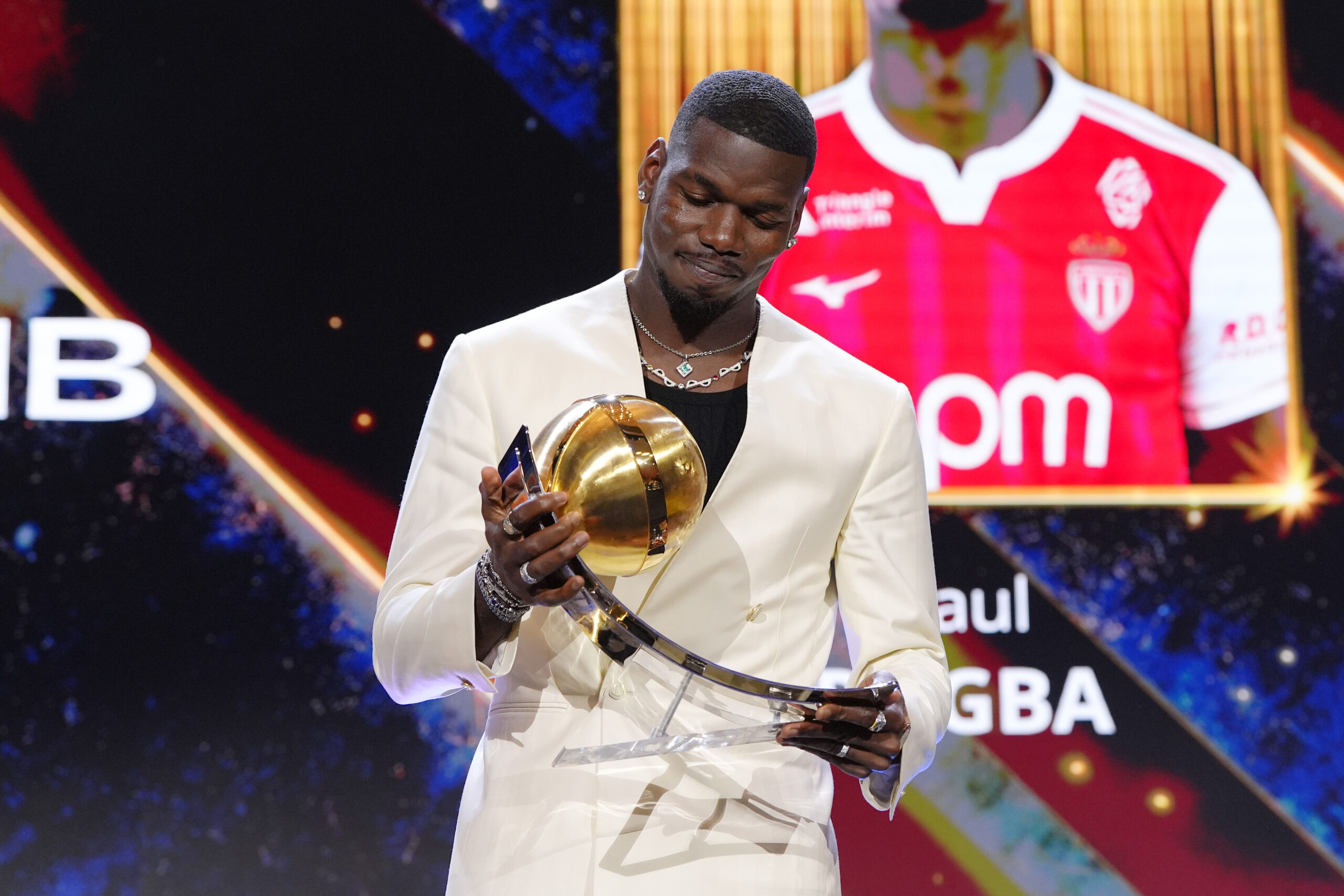 Mandanda, Wembanyama, Cherki... Dix trophées ridicules pour boucler 2025 et accompagner Paul Pogba
