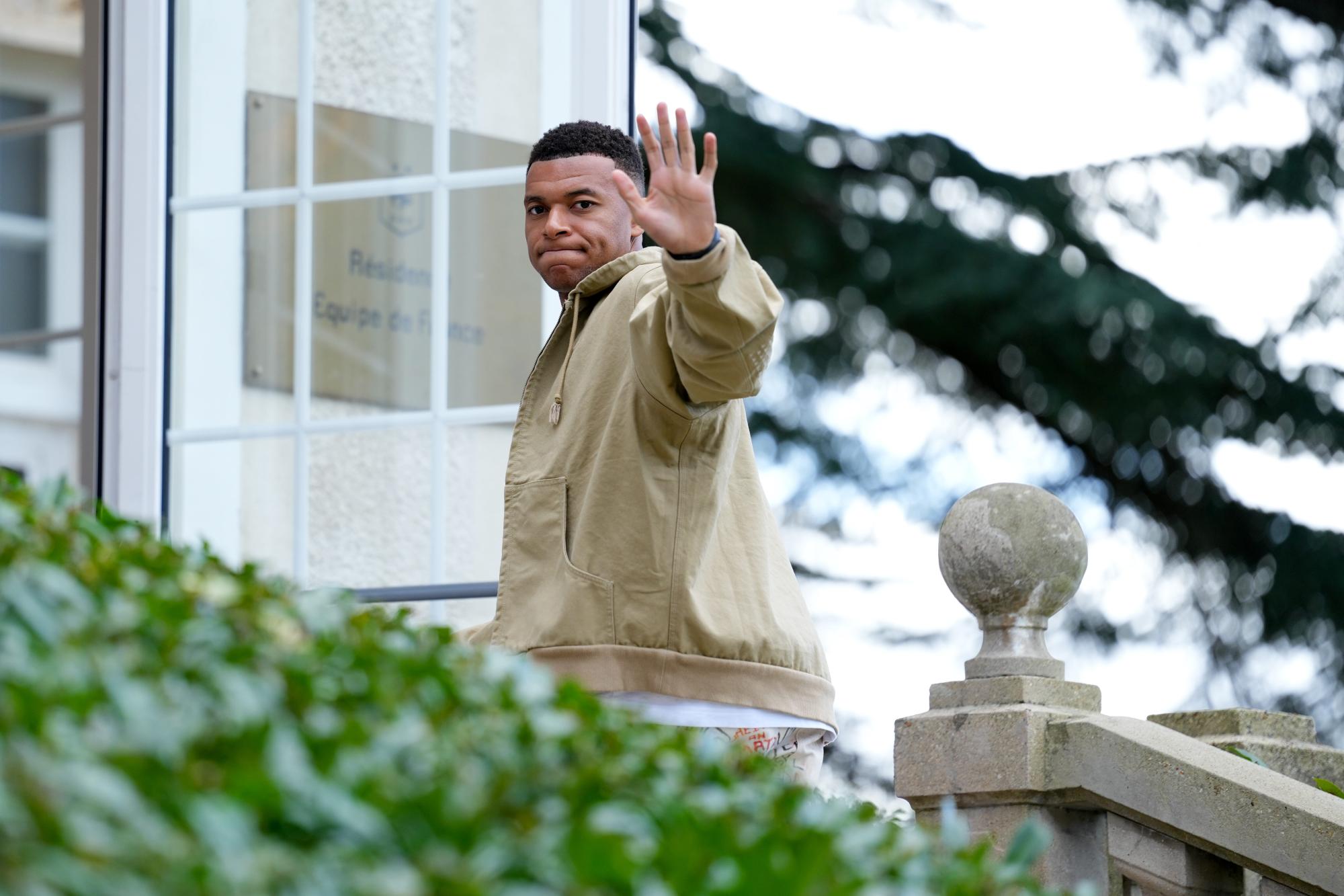 Équipe de France : Un policier sanctionné après un don de Kylian Mbappé