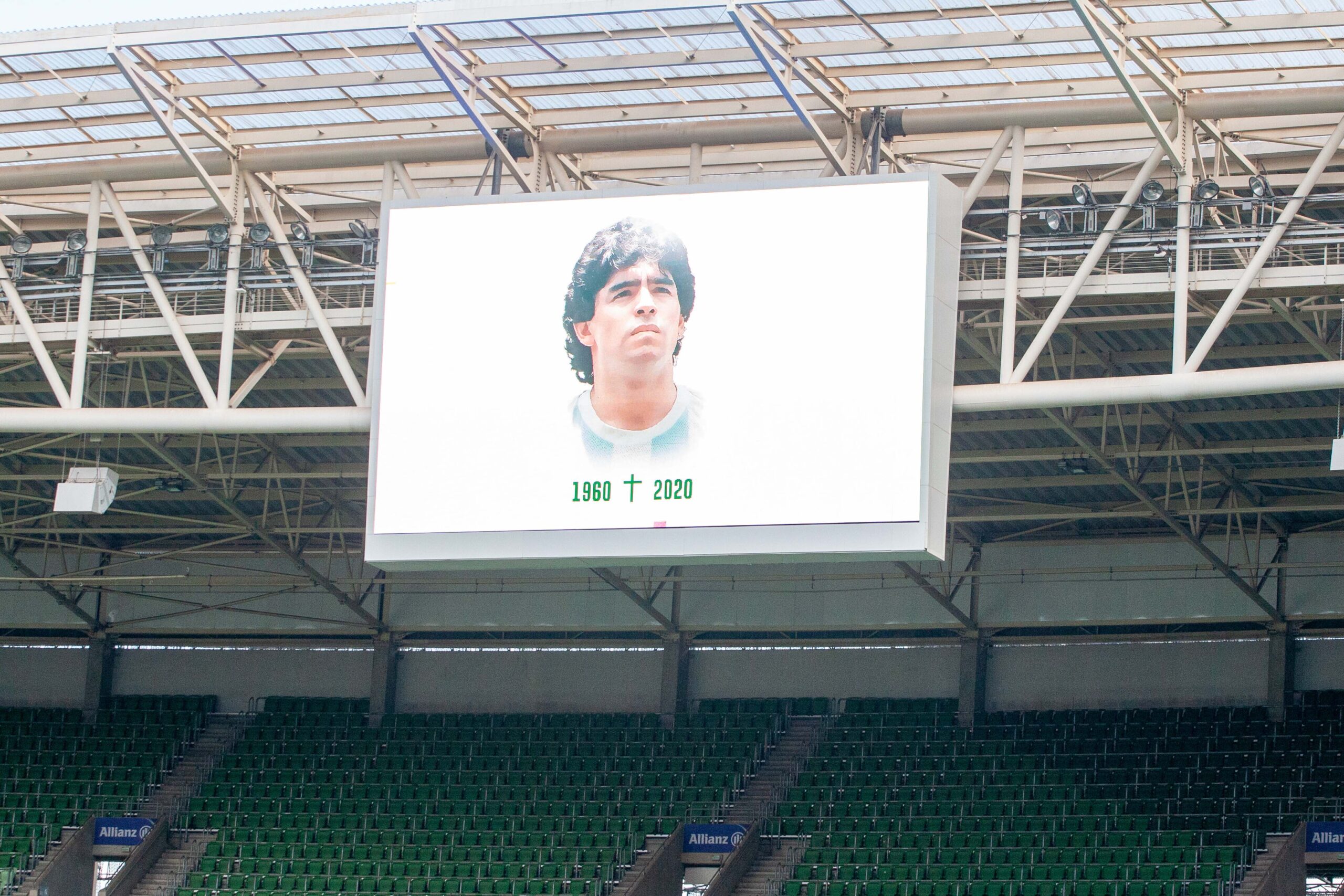 La justice argentine confirme la saisie des biens des soeurs et de l'avocat de Diego Maradona