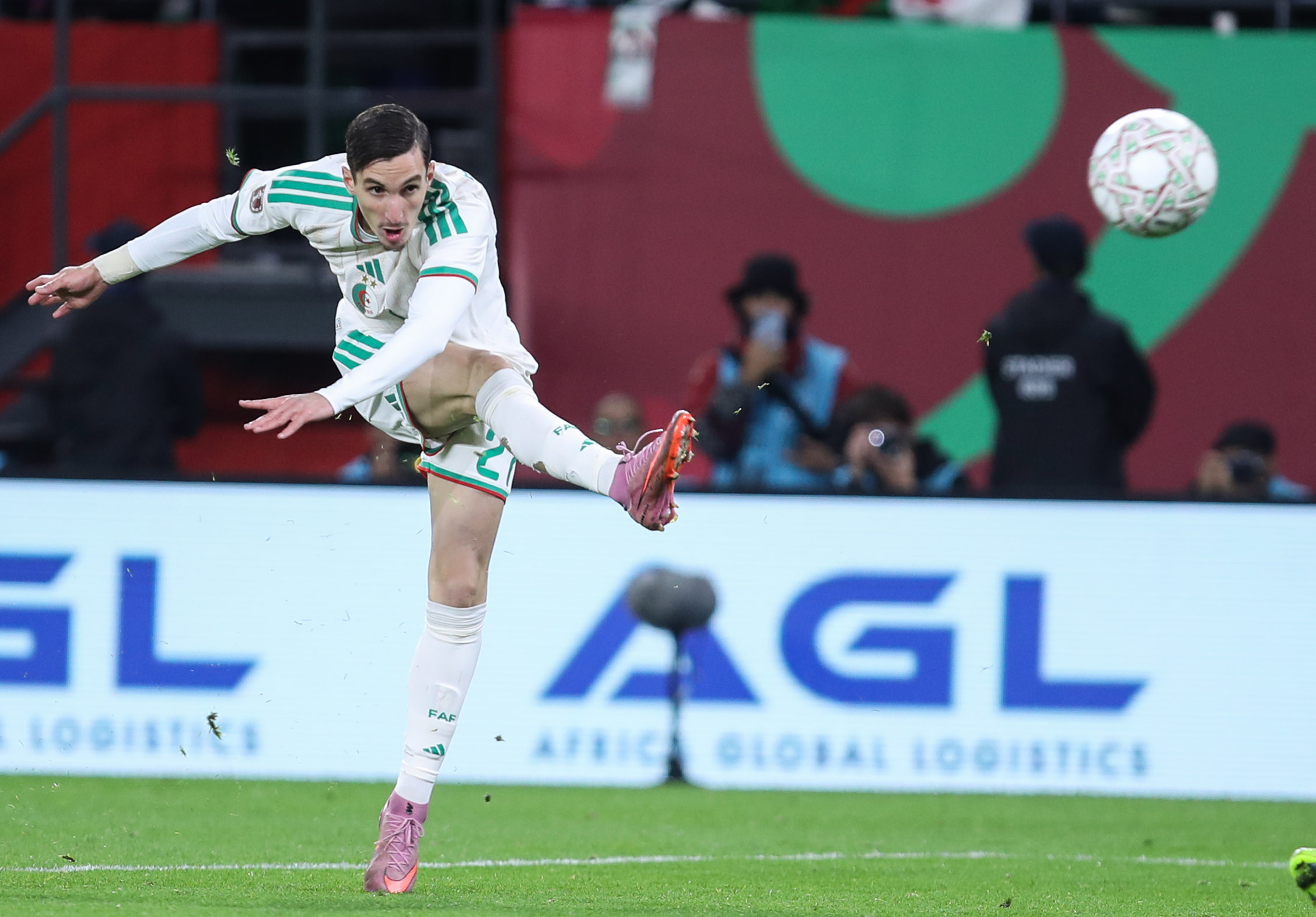 CAN 2025 : Adil Boulbina, un nouveau duc en Algérie après son but héroïque contre la RD Congo