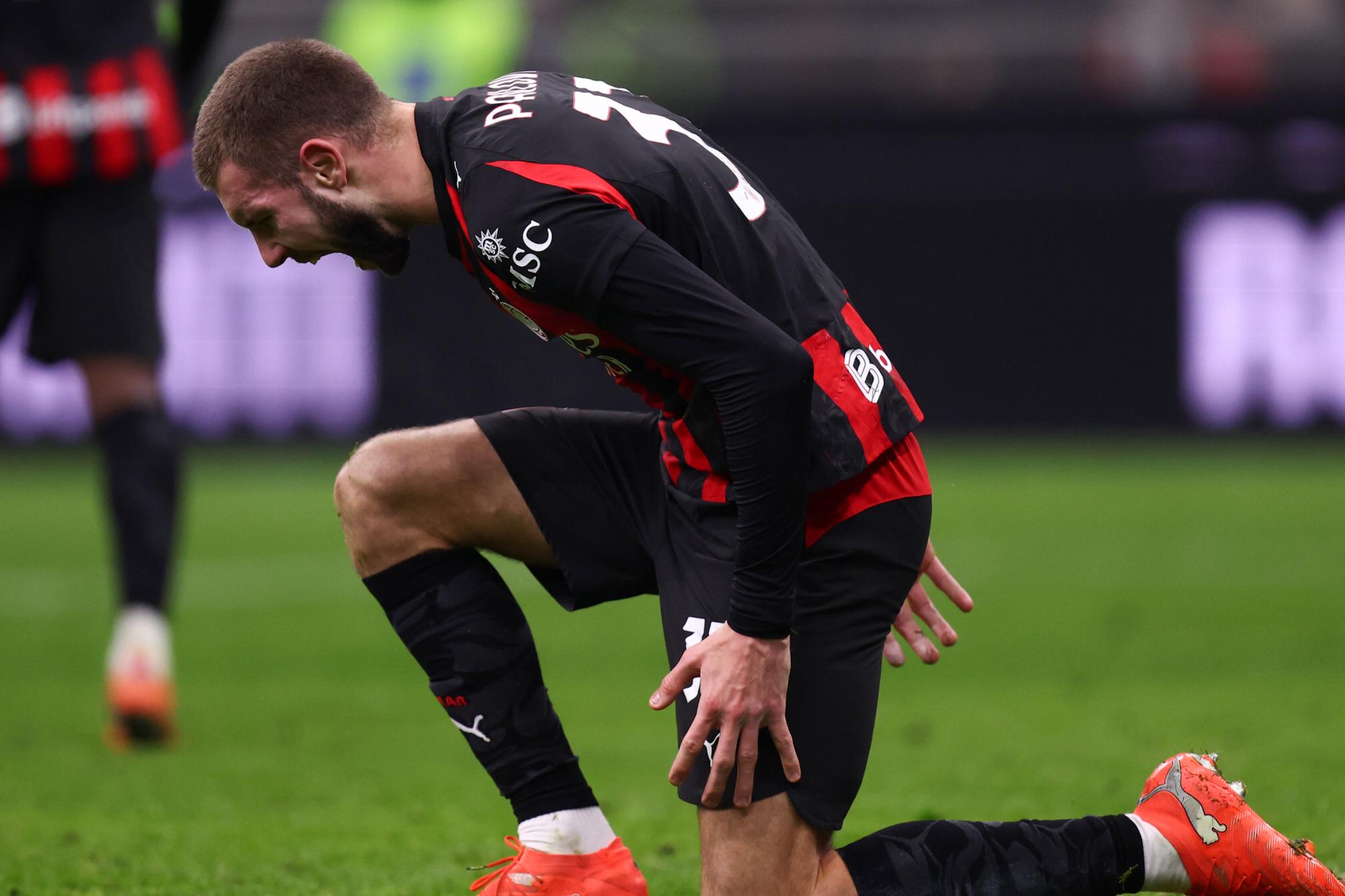 Serie A : Un joueur de l'AC Milan saccage le point de penalty pour faire rater son adversaire