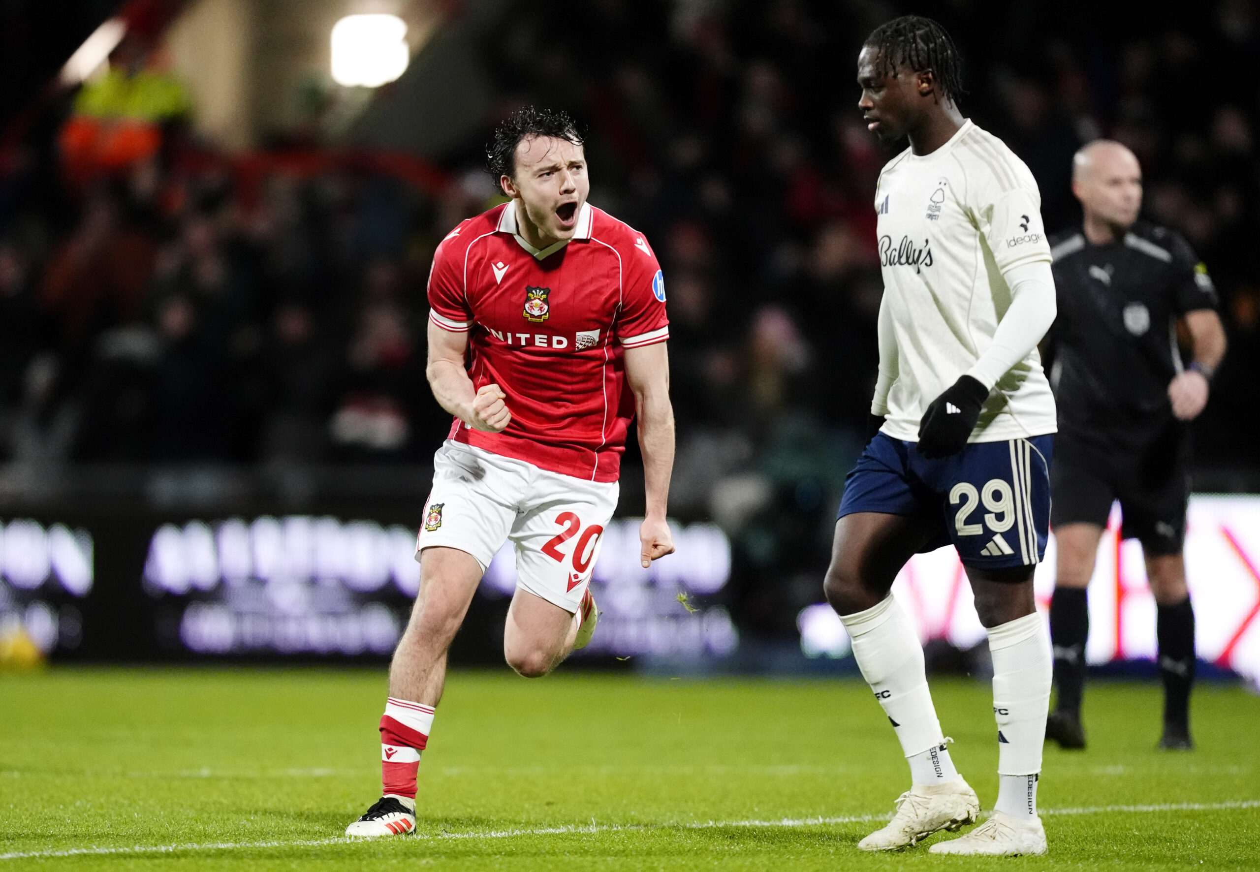 Coupe d'Angleterre : Le club de Ryan Reynolds, Wrexham, tape Nottingham Forest, équipe de Premier League, en FA Cup