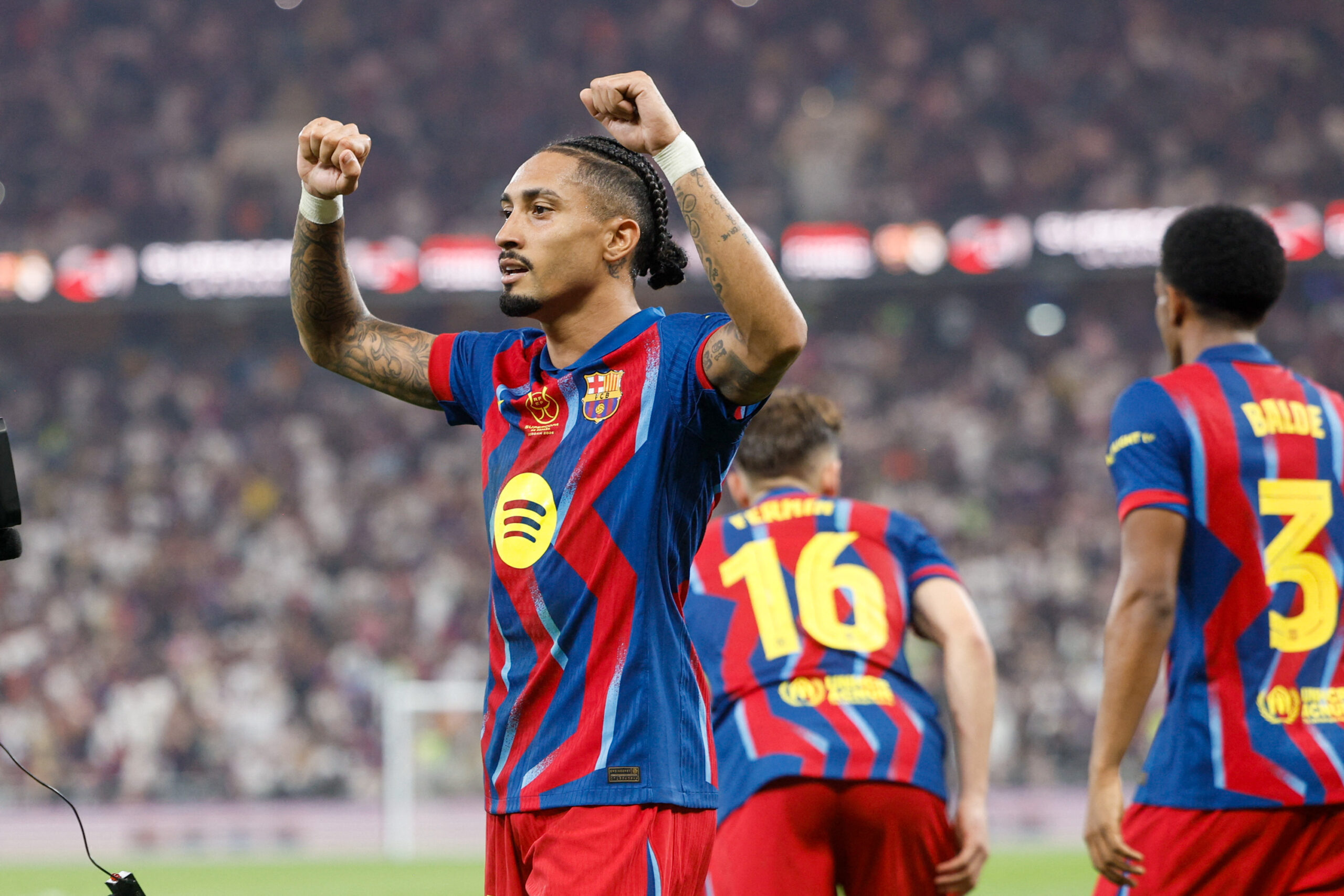 Porté par un grand Raphinha, Barcelone s'adjuge le Clásico et la Supercoupe d'Espagne devant le Real Madrid