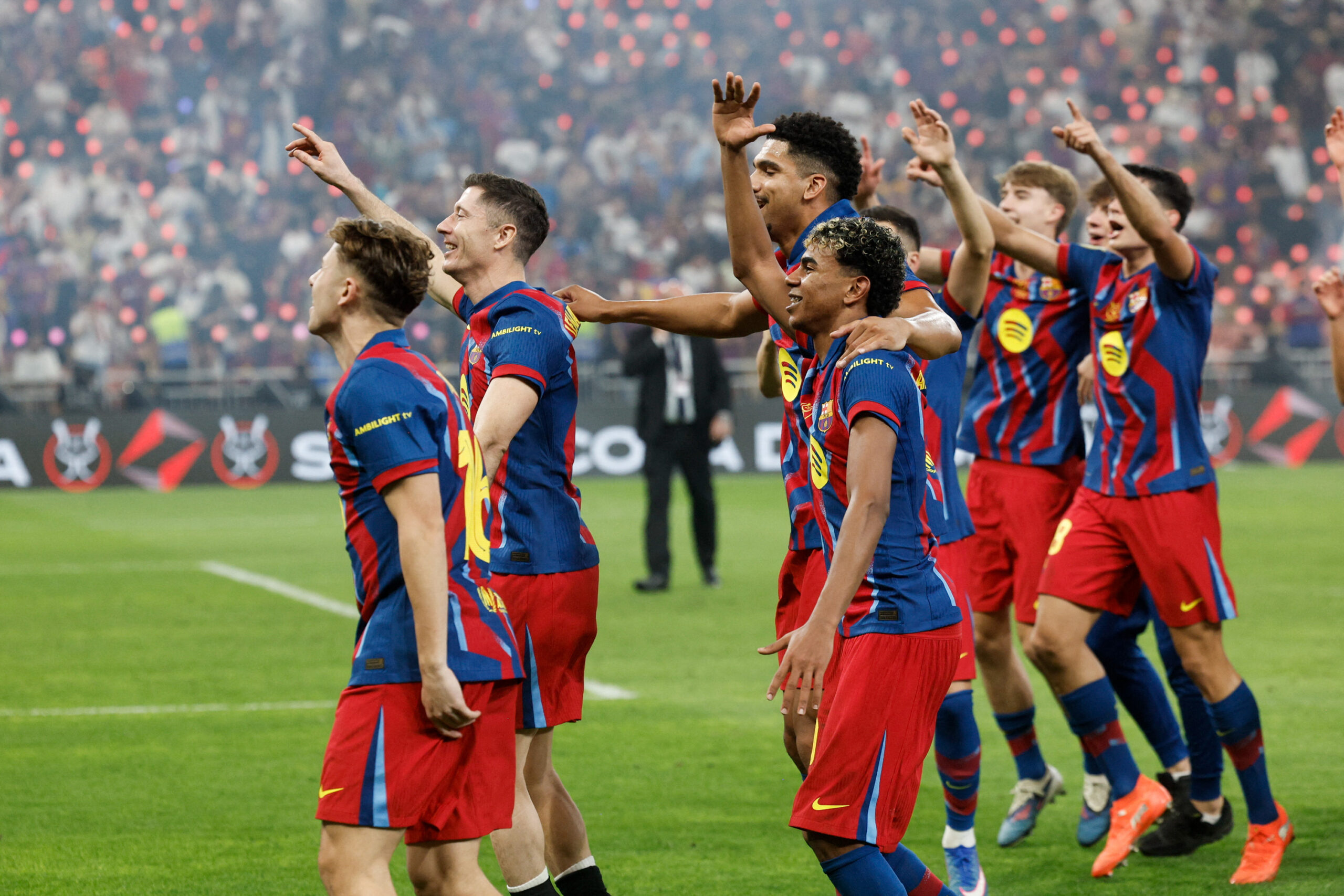 Mauvais gestes, insultes... Tensions après la victoire du Barça face au Real dans le Clásico