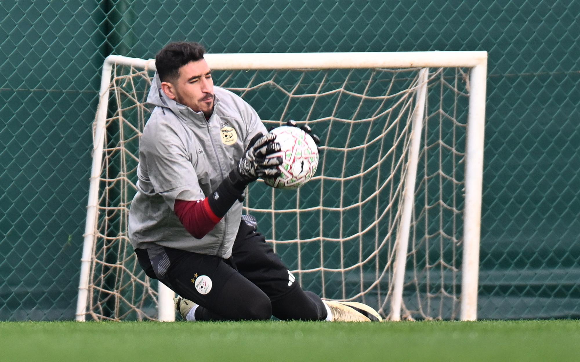 Le gardien algérien Oussama Benbot prend sa retraite internationale