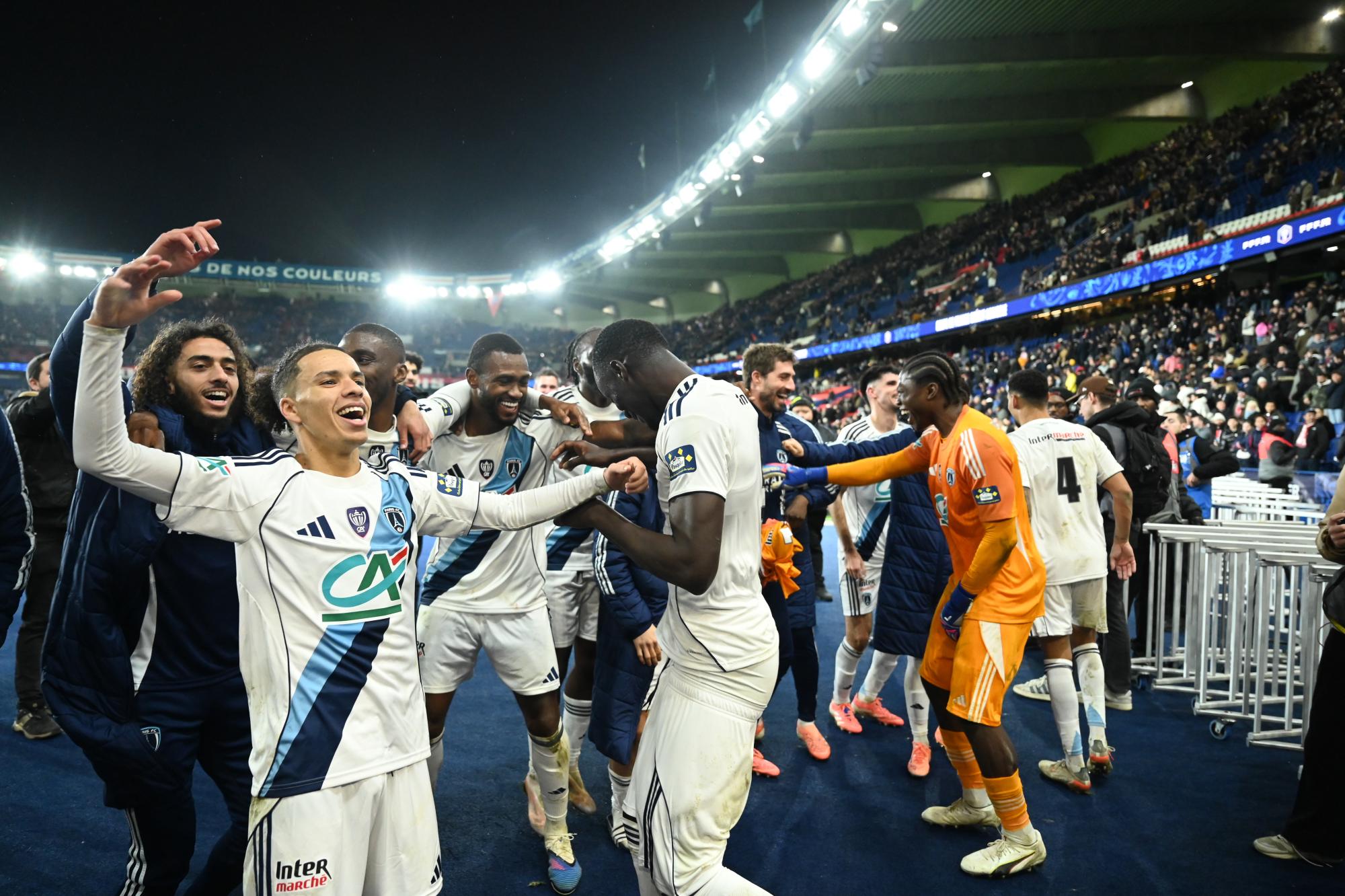 On connait les affiches des huitièmes de finale de la Coupe de France : Strasbourg recevra Monaco, Laval se déplacera à Lyon, Rennes au menu du vainqueur de la rencontre entre Bayeux et Marseille