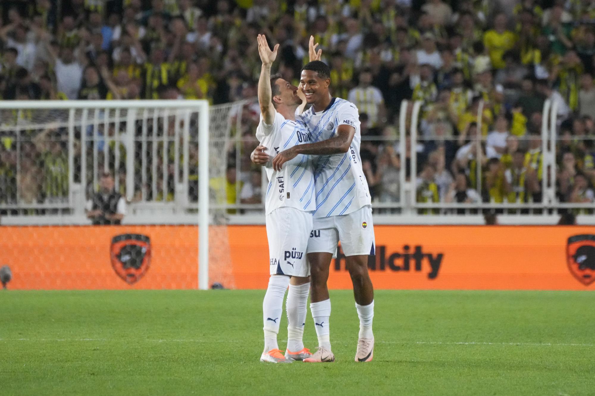 Deux joueurs de Fenerbahçe condamnés à une peine de prison