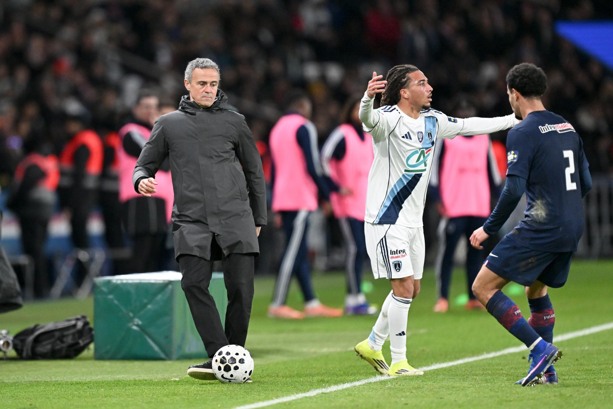 Pourquoi le foot pourrait bientôt se jouer à dix, comme imaginé par Luis Enrique et Michel Platini