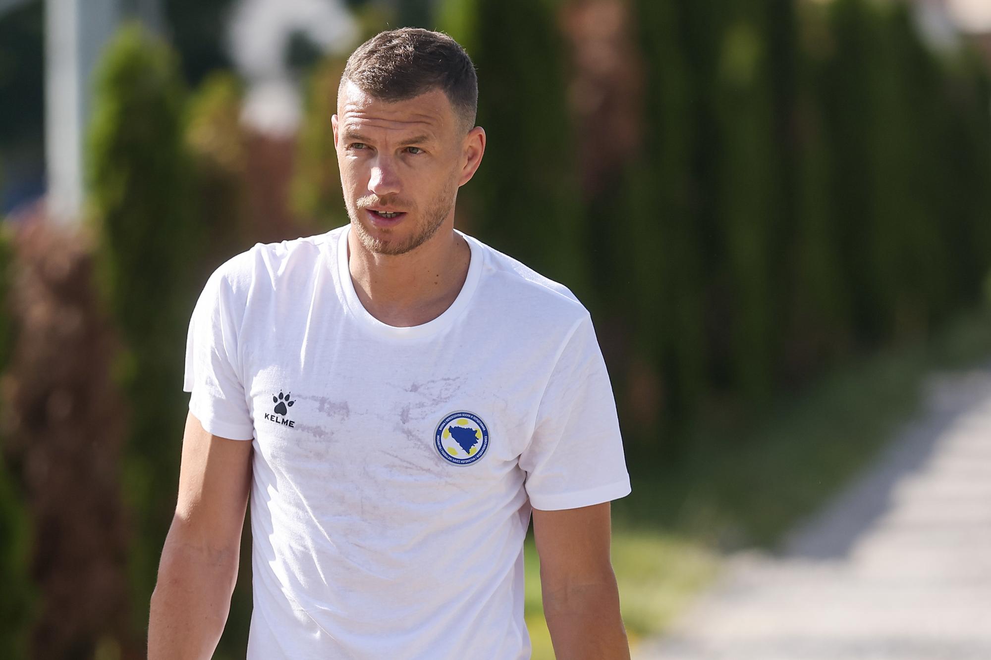 Mercato : Le Paris FC cible Edin D~eko, perdu à la Fiorentina