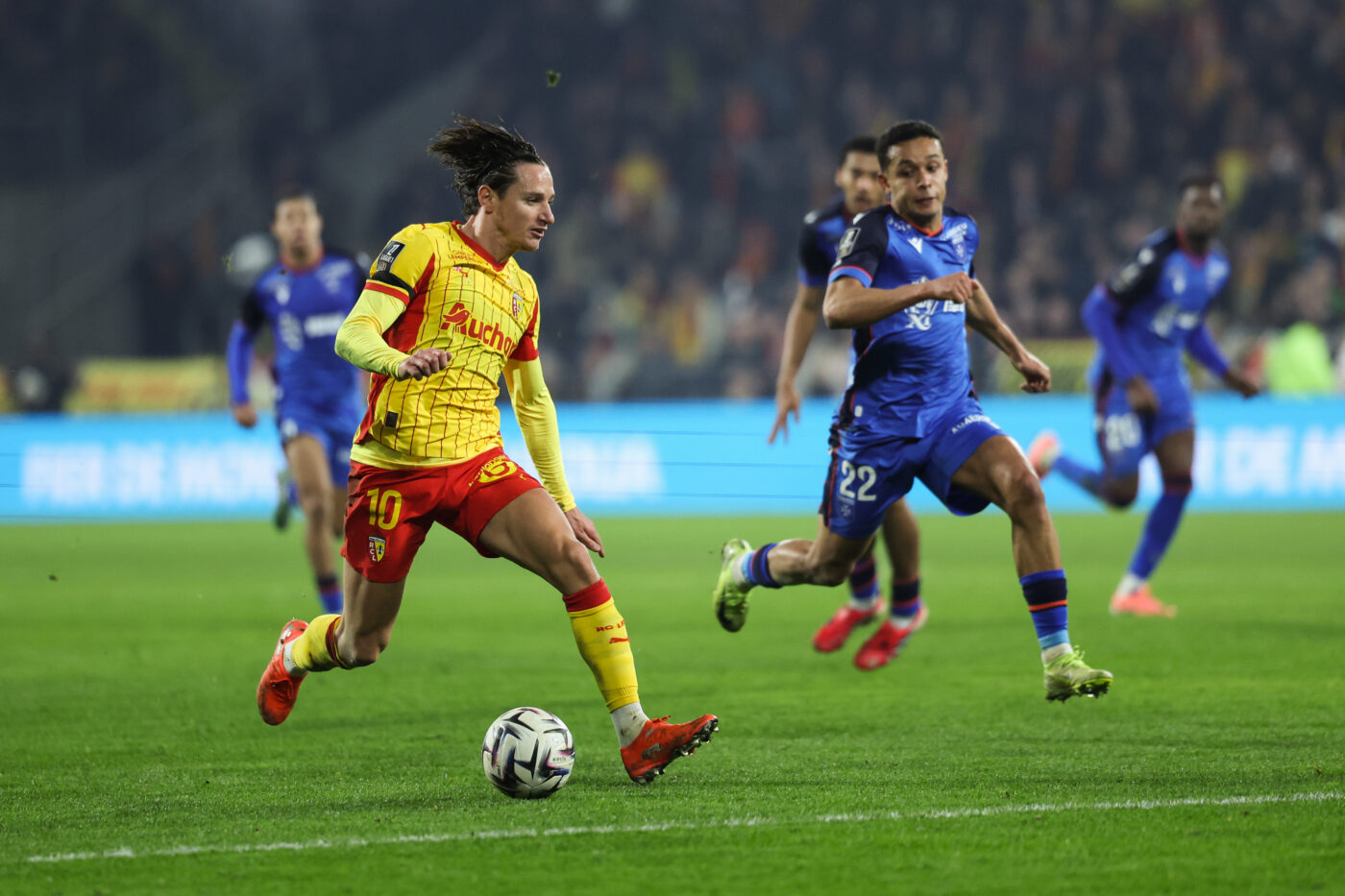 En battant Auxerre d’une courte tête, Lens reprend la place de leader de Ligue 1