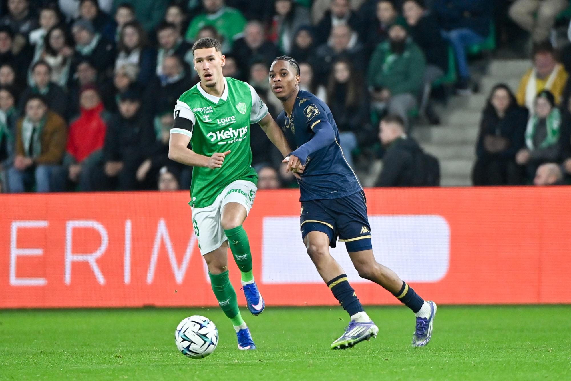 Ligue 2 : Saint-Étienne bat Clermont grâce à une passe décisive en talonnade signée Lucas Stassin