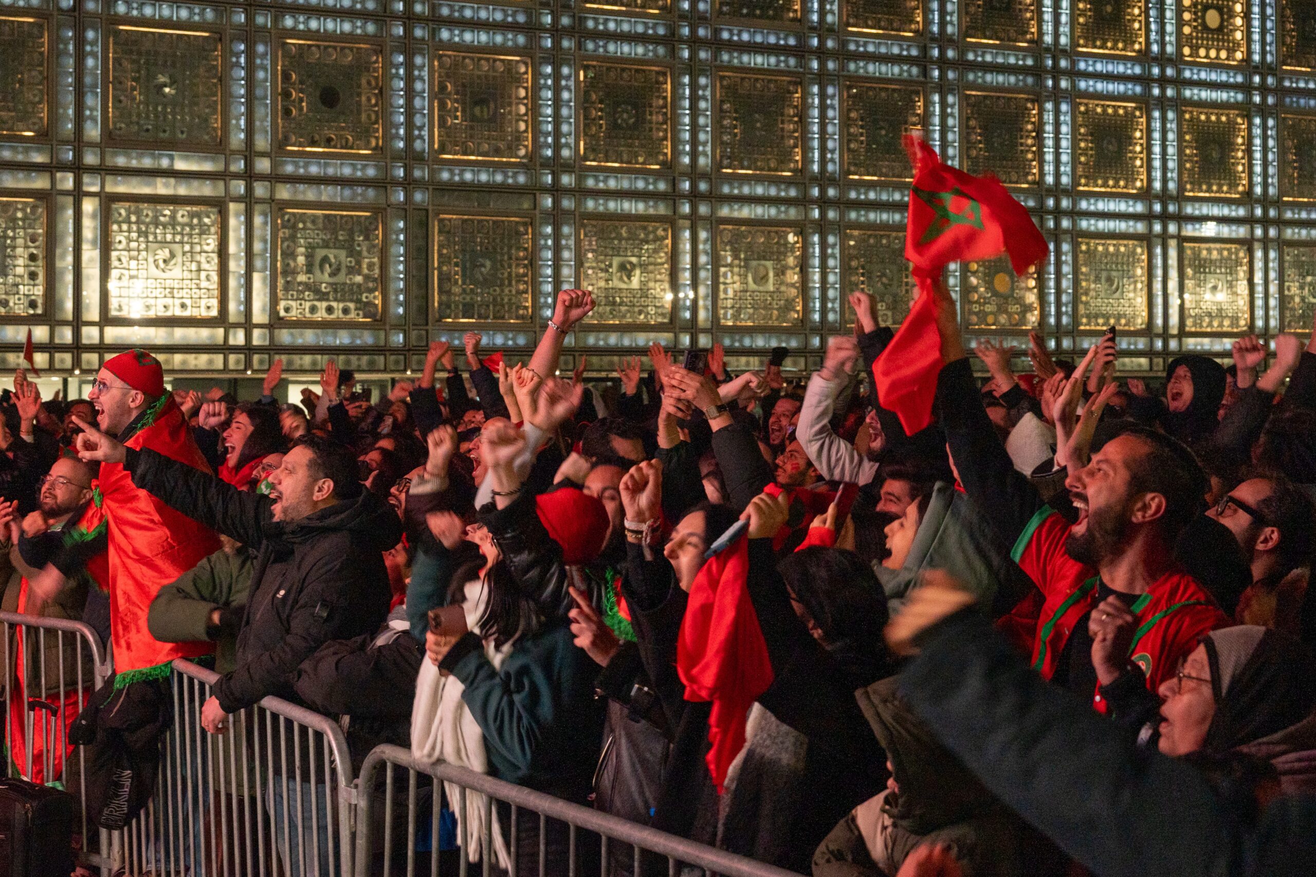 À l'Institut du monde arabe à Paris, les supporters marocains entre ferveur et désillusion