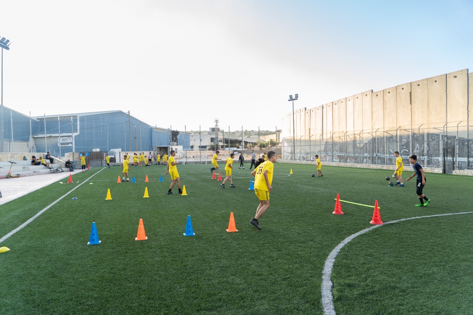 Un terrain de foot d'un camp de réfugiés palestiniens sauvé de la démolition