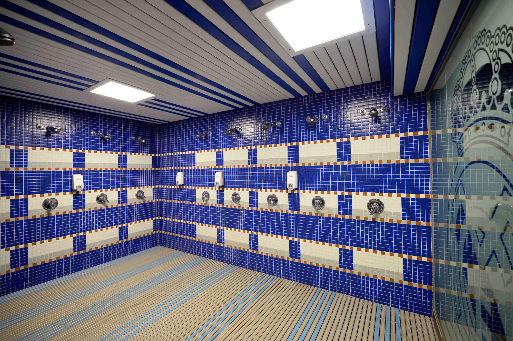 L'auteur Sikou Niakaté explique comment la taille de son sexe l'a empêché de faire du football