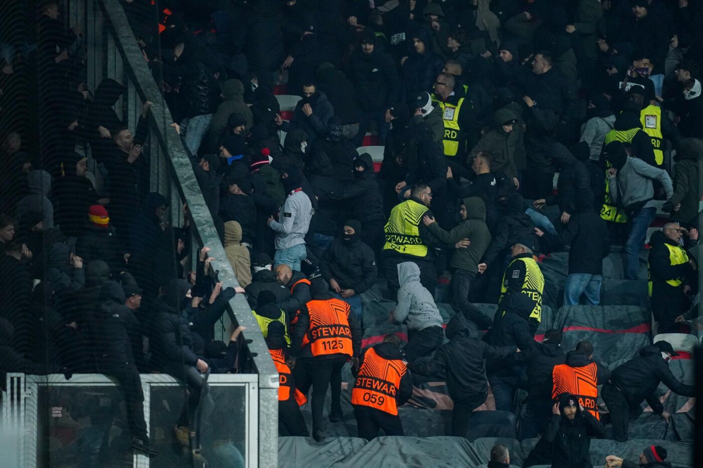 Nice-Go Ahead Eagles : des incidents entre supporters gâchent la soirée à l’Allianz Riviera