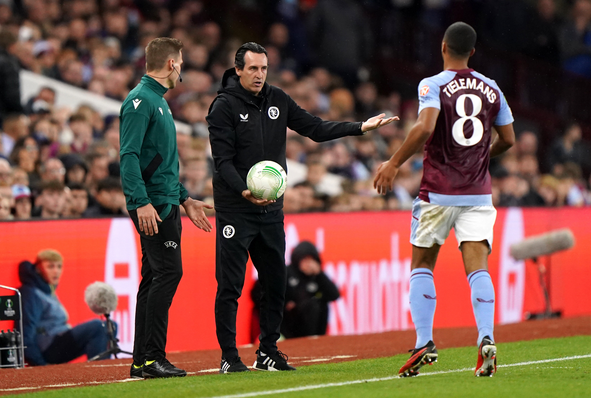 Ligue Europa : La drôle de scène entre Unai Emery et Youri Tielemans lors de Fenerbahçe-Aston Villa