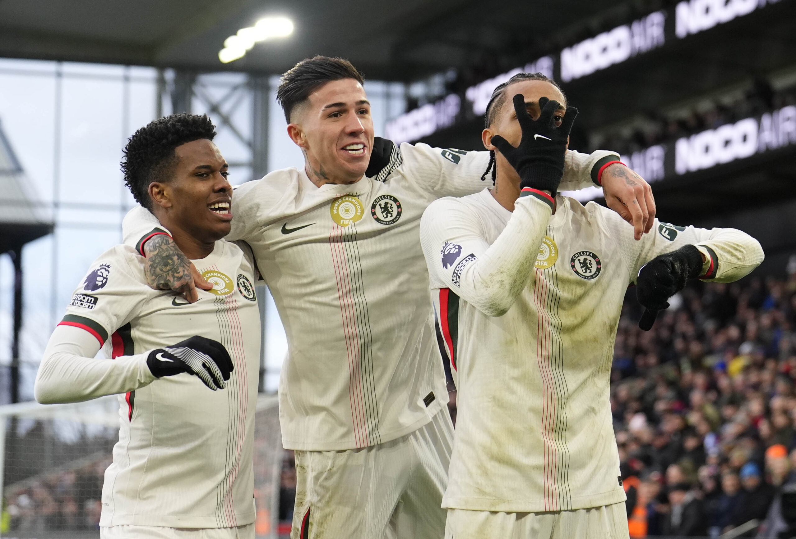 Premier League : Chelsea maître de Londres, Villa suit le rythme