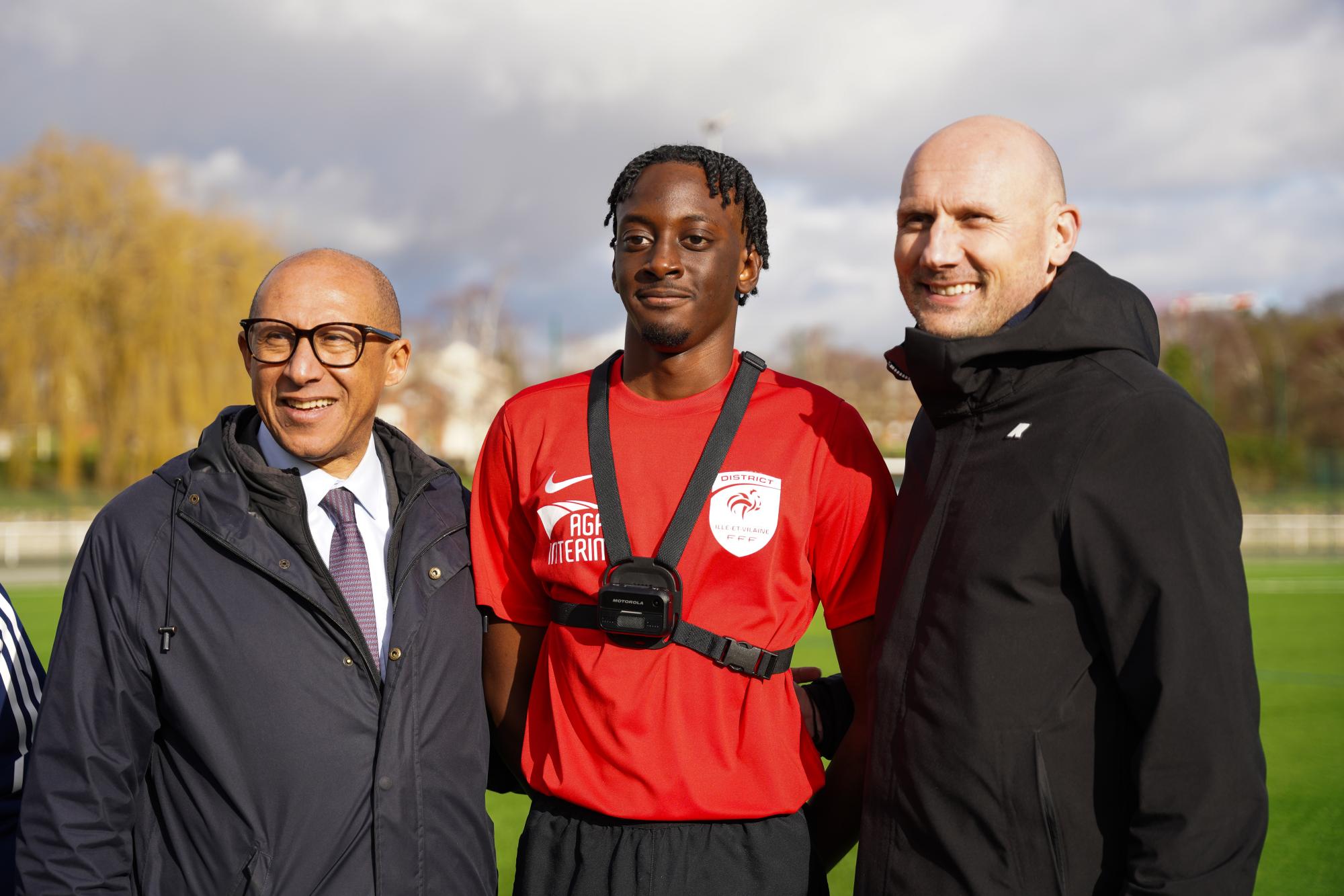 Le port de caméras sur les arbitres dans le football amateur pourrait être généralisé