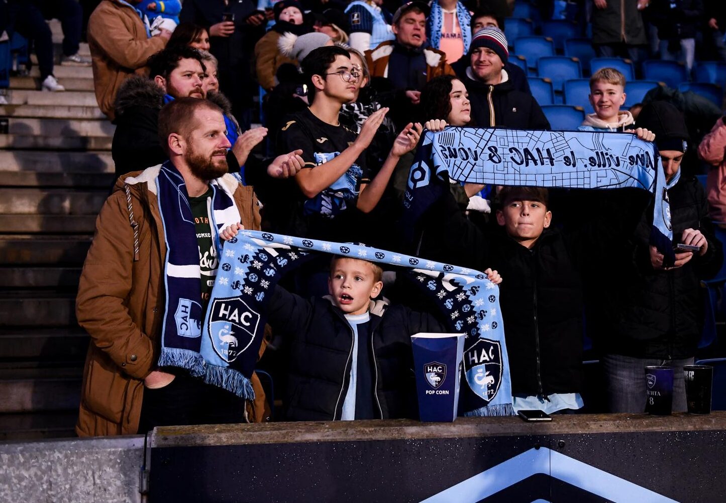 Réseaux sociaux interdits aux moins de 15 ans : quelles conséquences pour le football ?