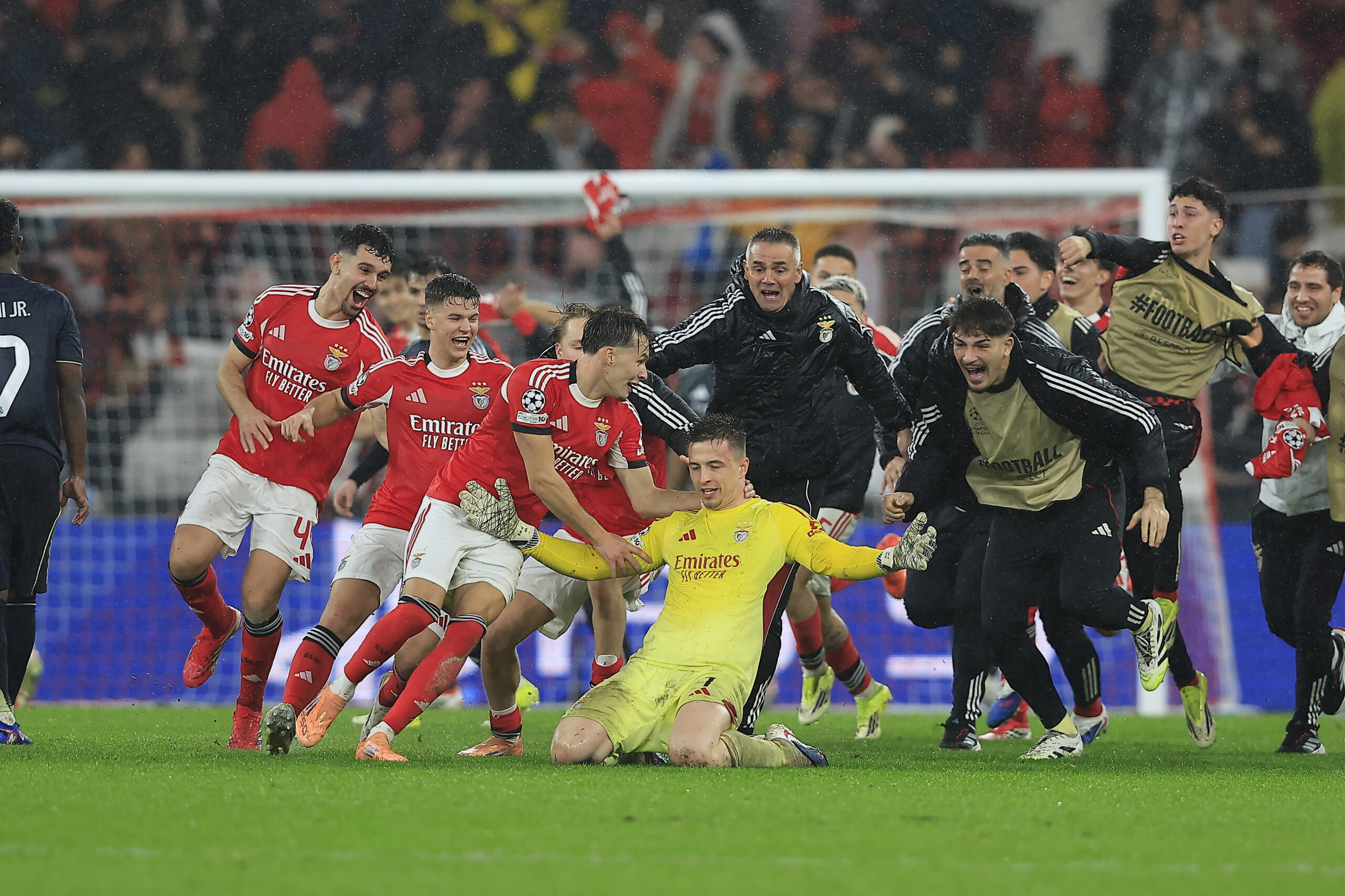 Le but de la folle qualification du gardien de Benfica Anatoliy Trubin contre le Real Madrid en vidéo