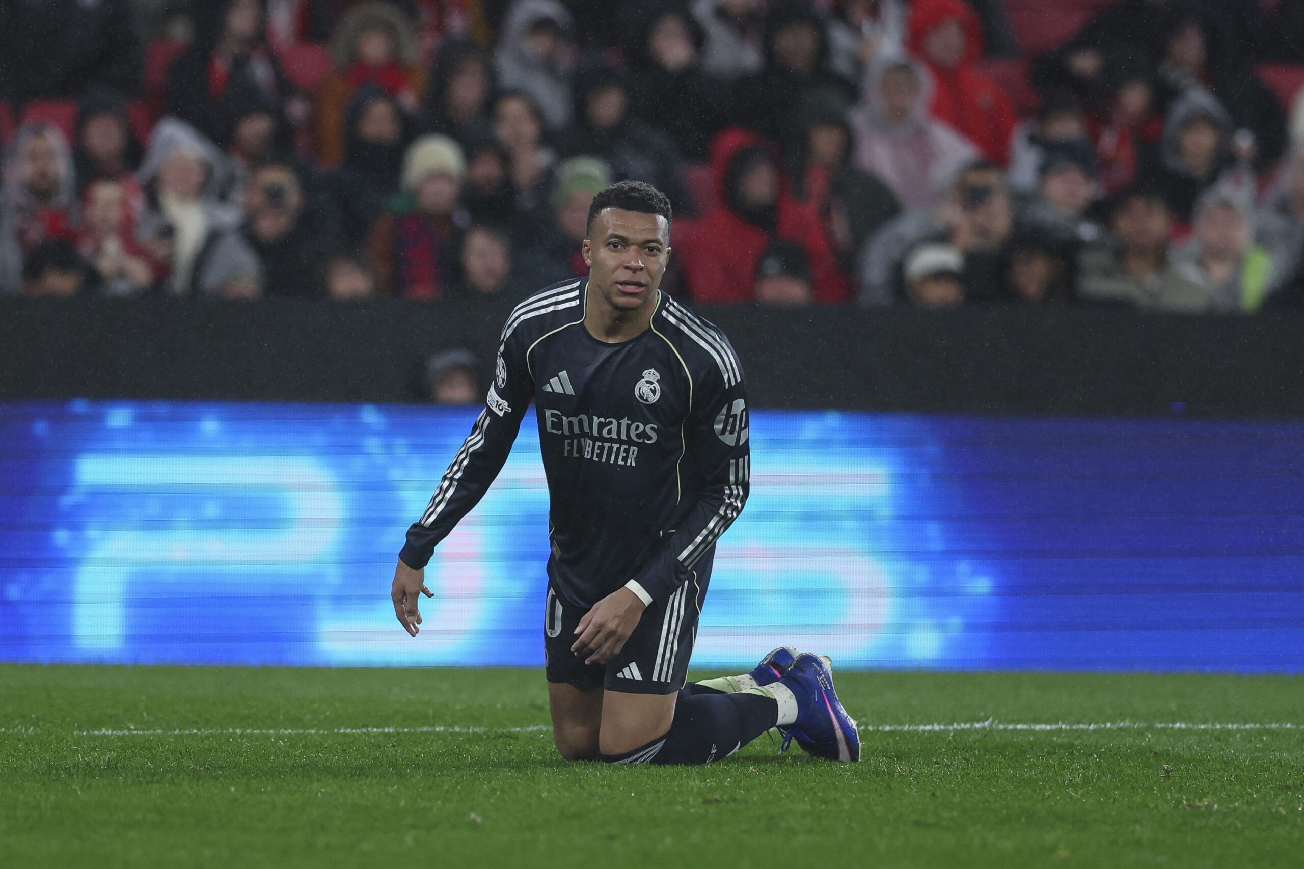 La «/honte» de Mbappé après la défaite du Real Madrid contre le Benfica Lisbonne