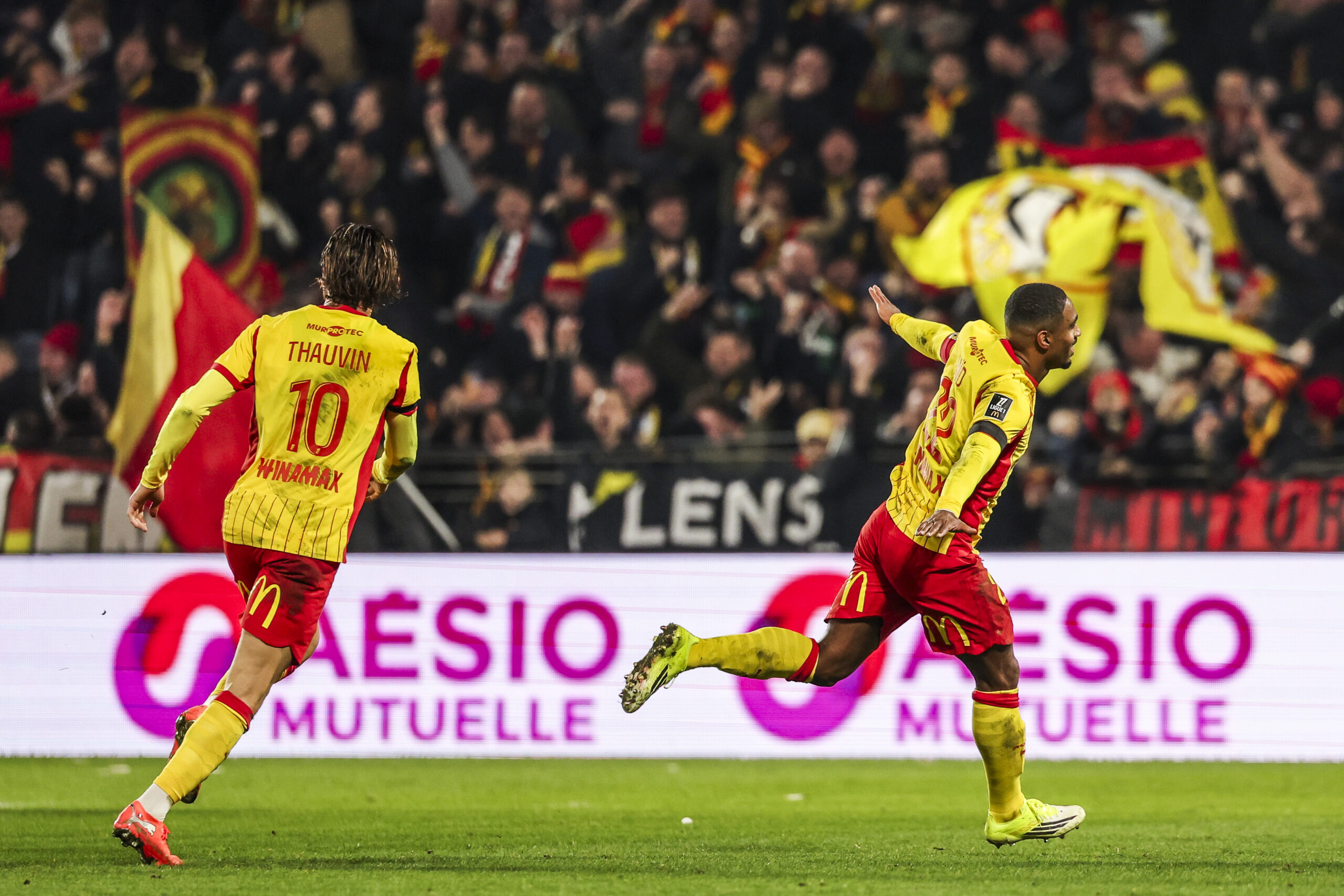 Ligue 1 : Lens doit-il afficher clairement ses ambitions de titre devant le PSG ?