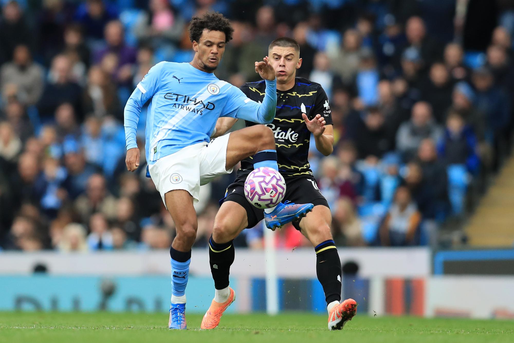 Fulham s'offre Oscar Bobb de Manchester City