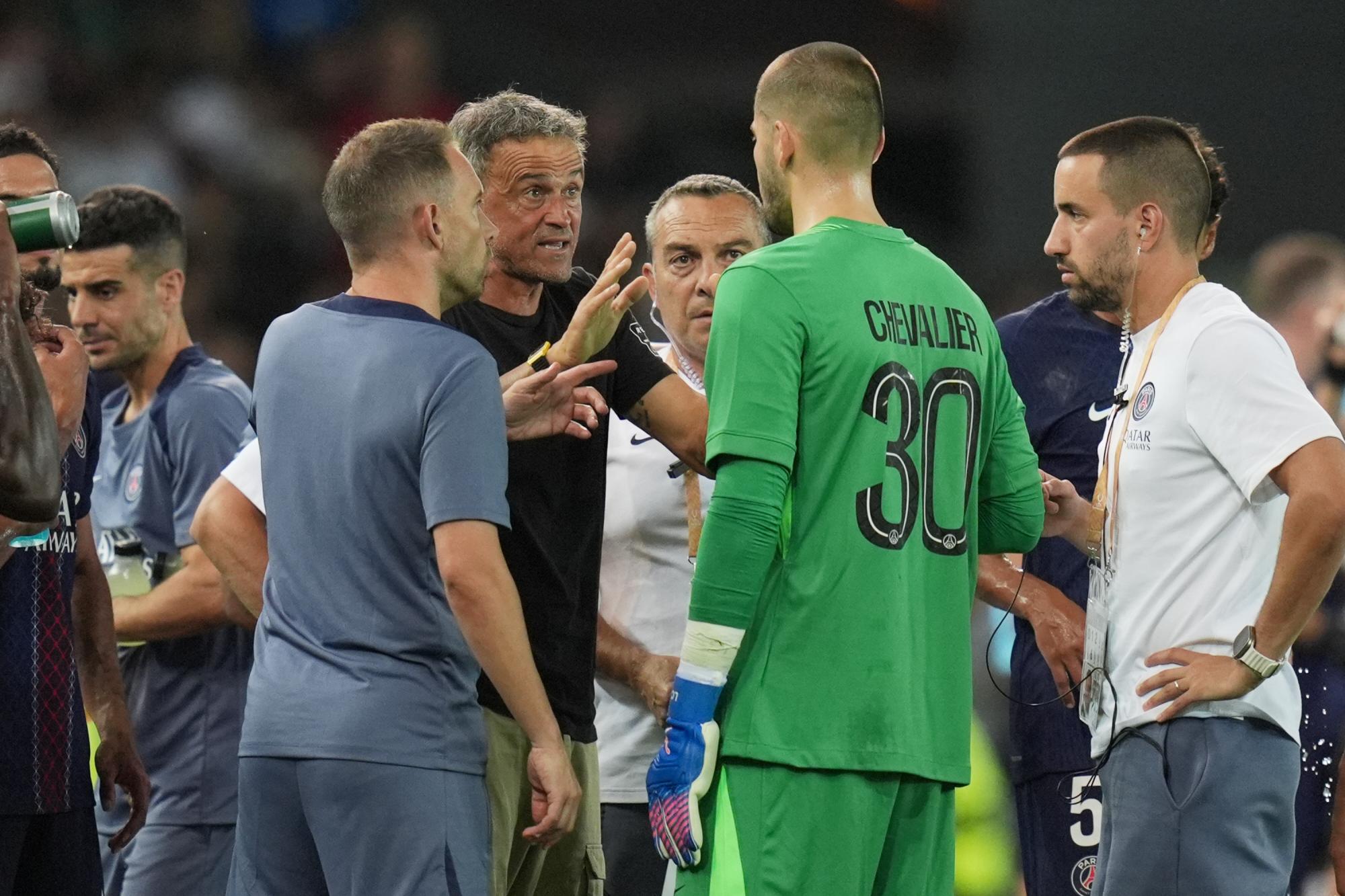 Paris Saint-Germain : Luis Enrique confirme enfin la concurrence entre Lucas Chevalier et Matveï Safonov