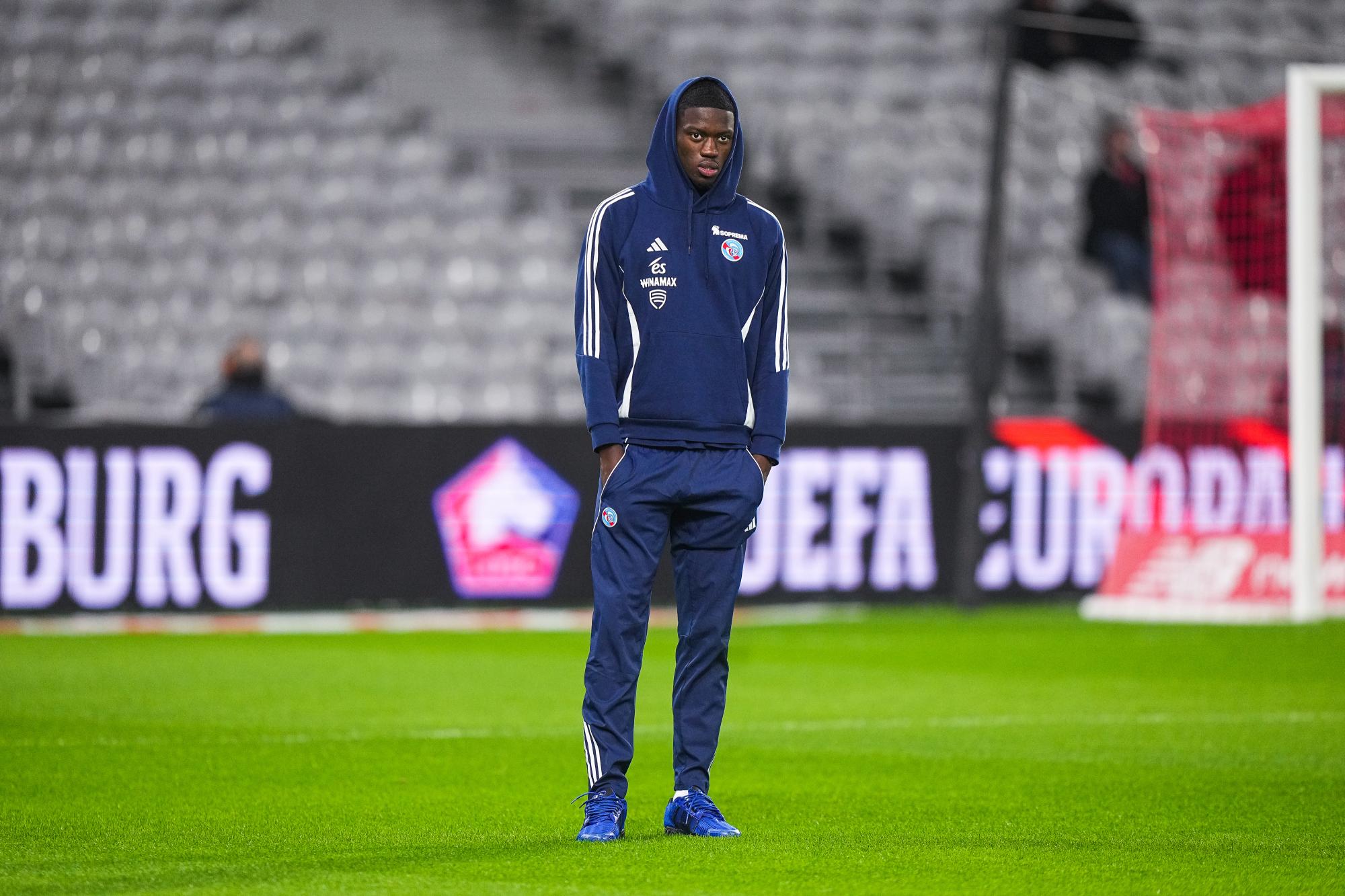 Mercato : Strasbourg pourrait perdre Mamadou Sarr, son capitaine, courtisé par Chelsea à qui il appartient