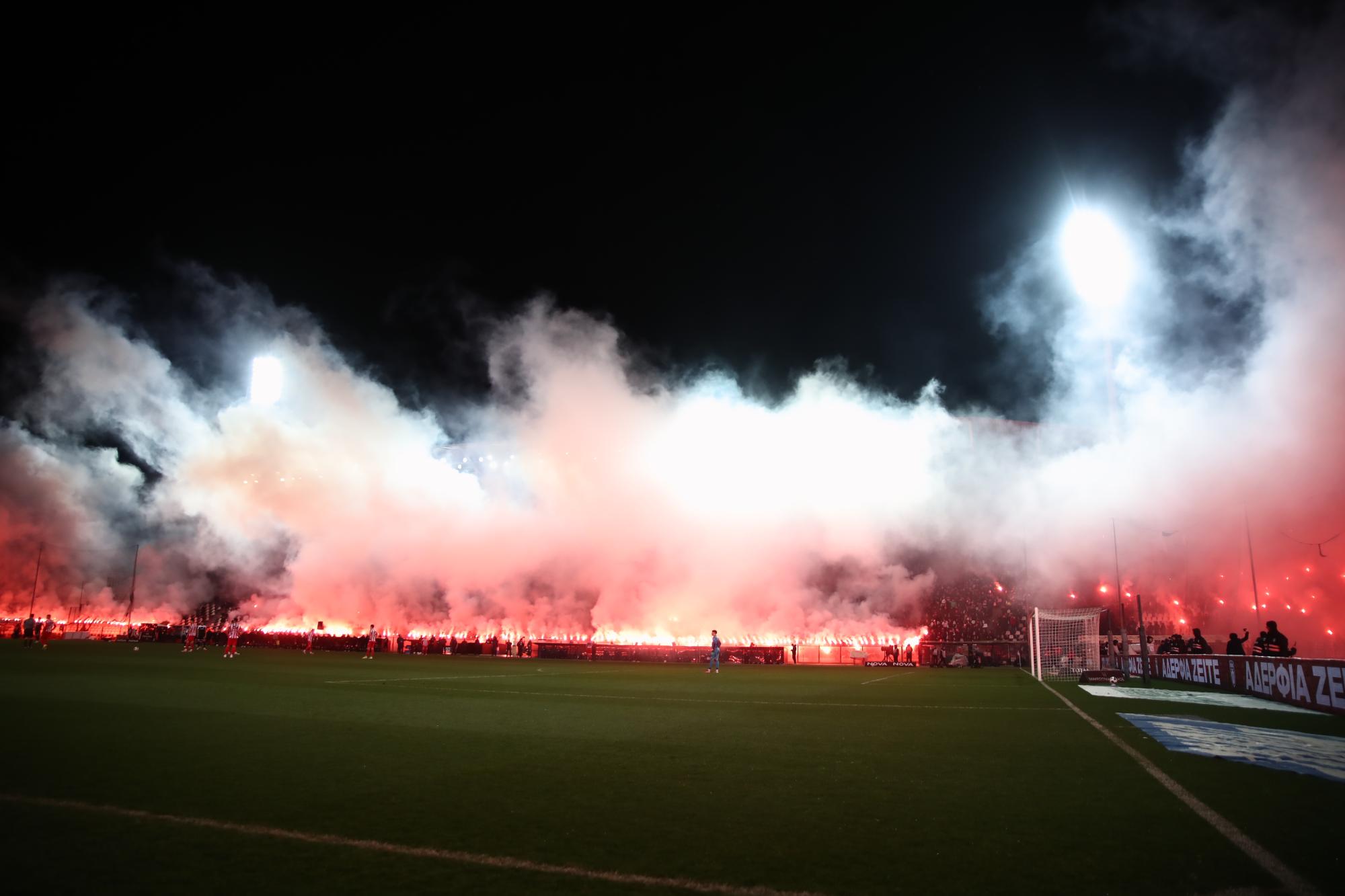 Un dernier magnifique hommage pour les supporters décédés du PAOK en Grèce
