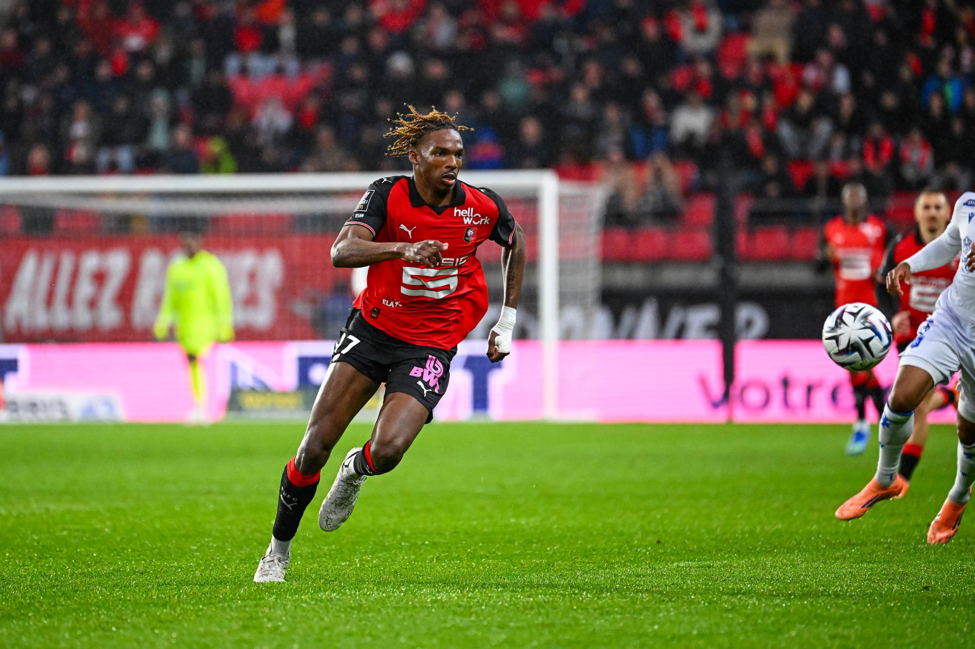 Stade rennais : pourquoi Liverpool a claqué 70 millions d'euros sur le défenseur central de 20 ans Jérémy Jacquet ?