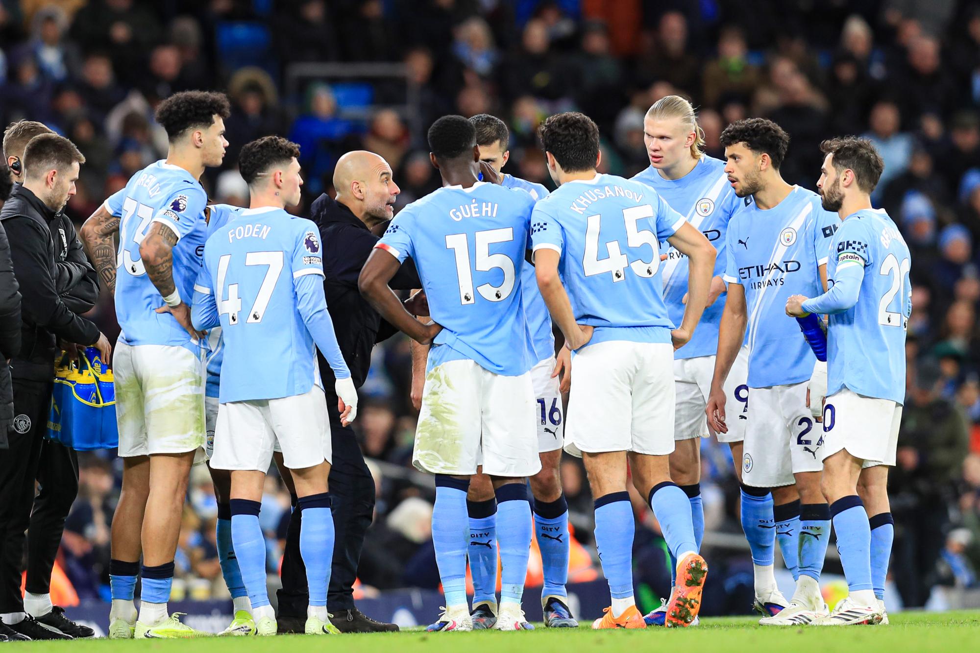 Pep Guardiola ironise et demande plus de transferts